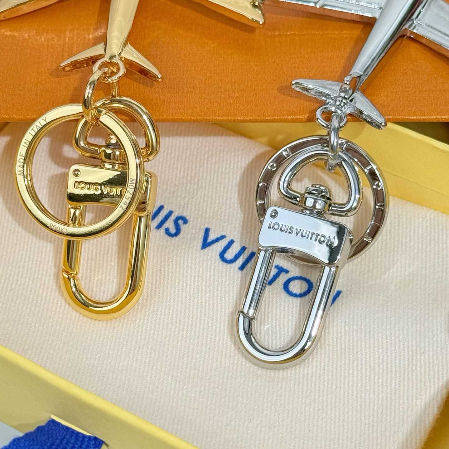 Louis Vuitton LV Plane Key Holder and Bag Charm S00 - DopestKickz