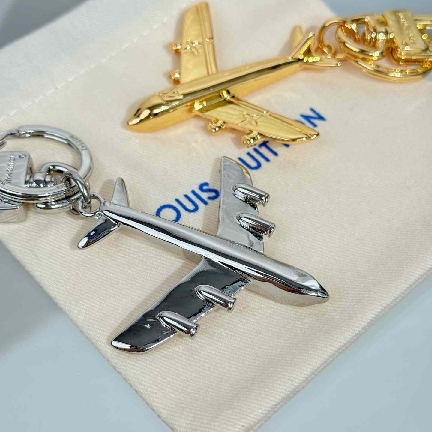 Louis Vuitton LV Plane Key Holder and Bag Charm S00 - DopestKickz