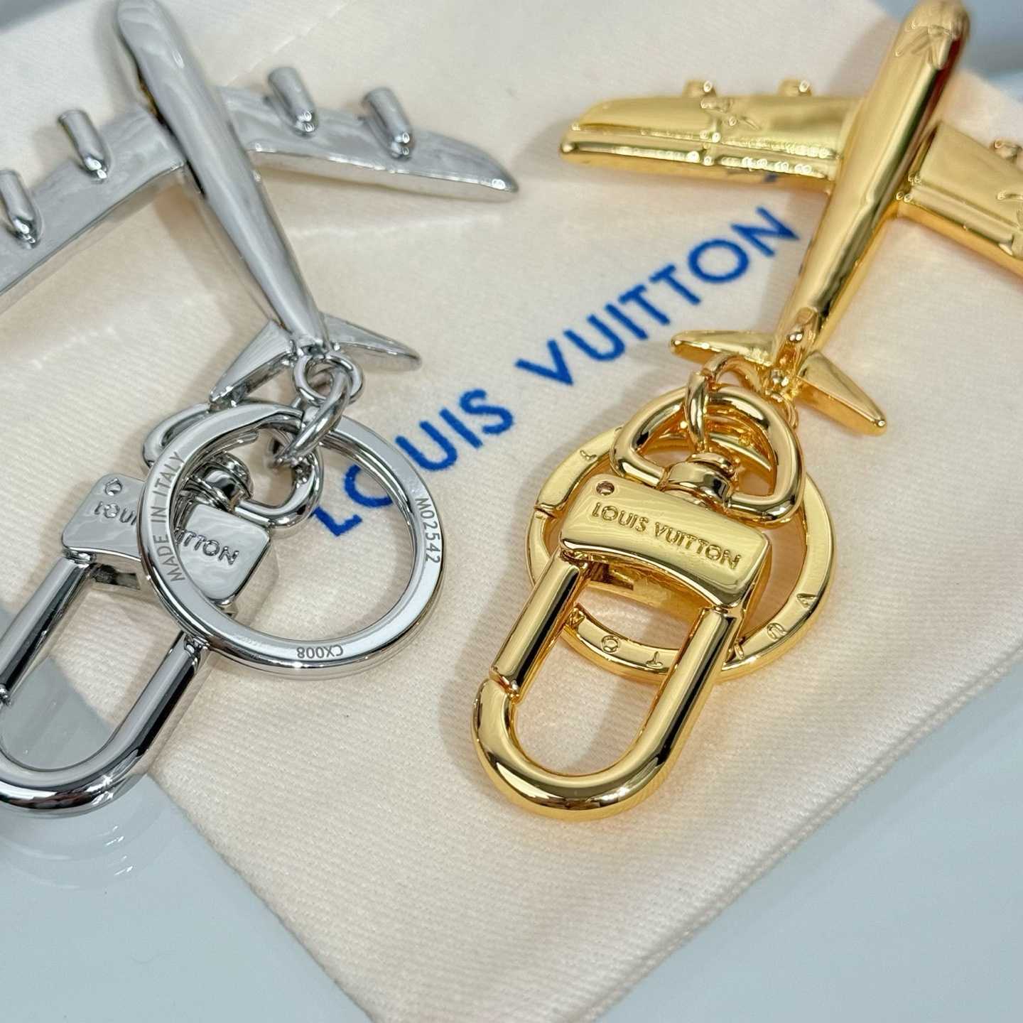 Louis Vuitton LV Plane Key Holder and Bag Charm S00 - DopestKickz