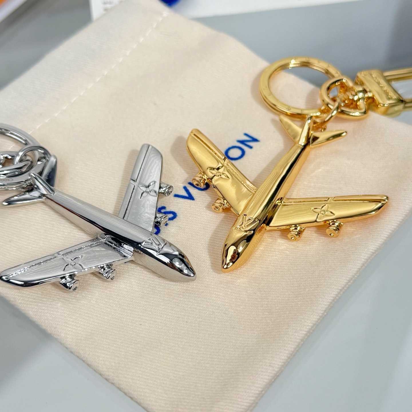 Louis Vuitton LV Plane Key Holder and Bag Charm S00 - DopestKickz