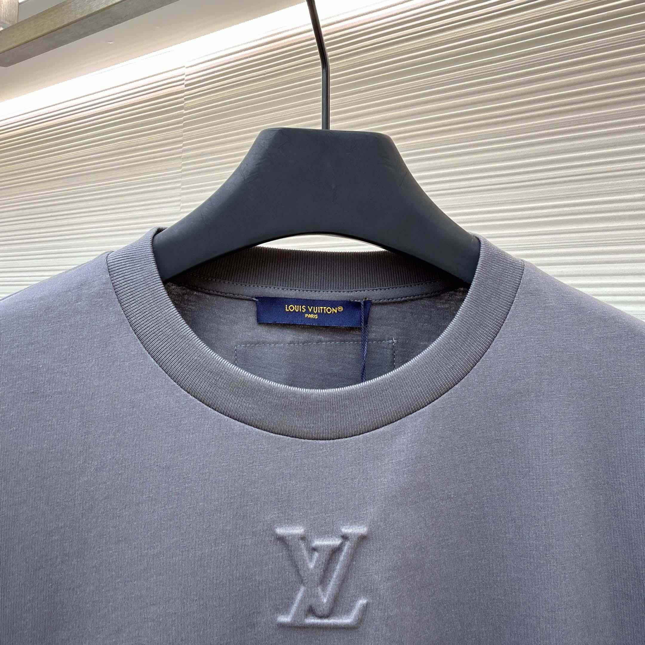 Louis Vuitton Embossed LV T-Shirt   1AGIJ2 - DopestKickz