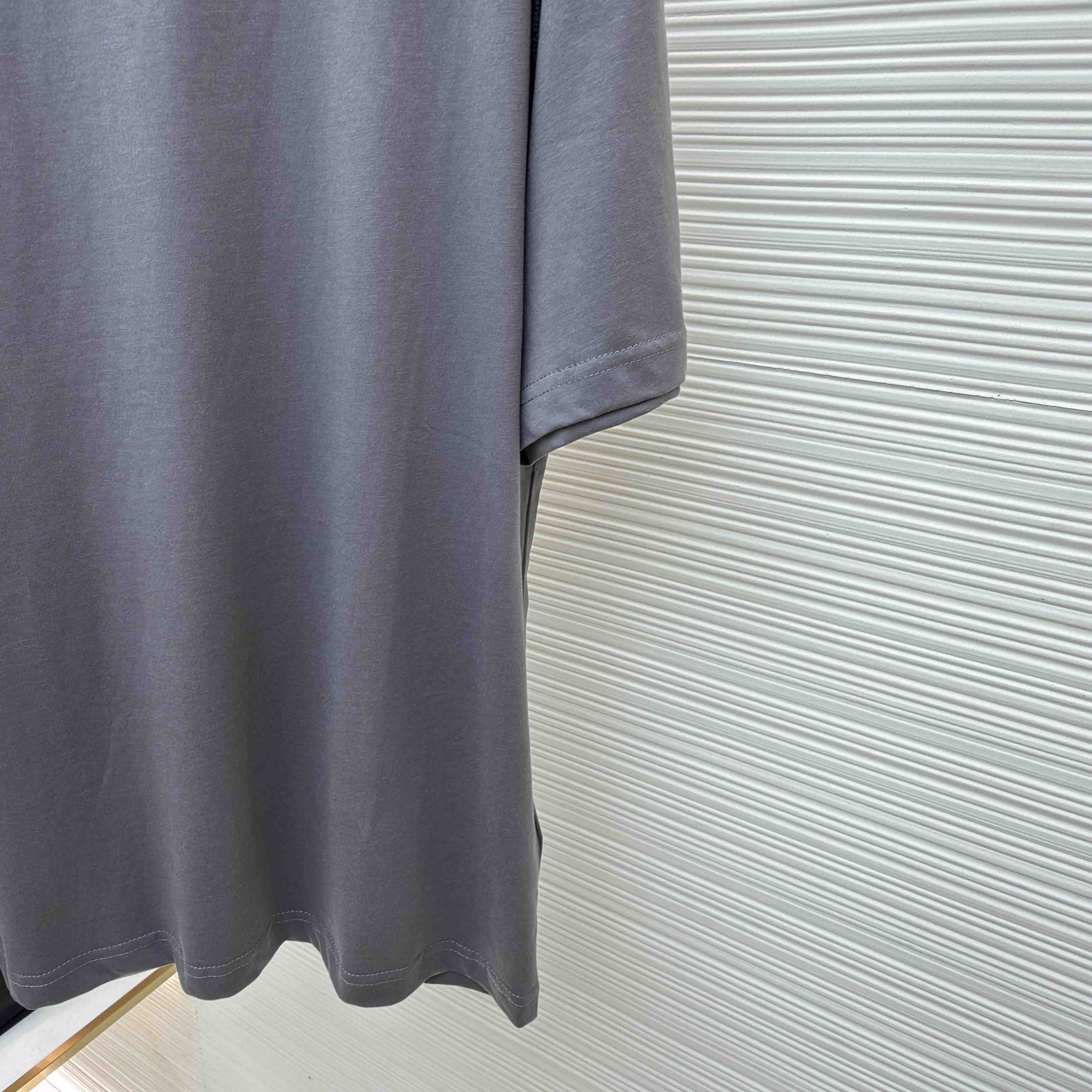 Louis Vuitton Embossed LV T-Shirt   1AGIJ2 - DopestKickz