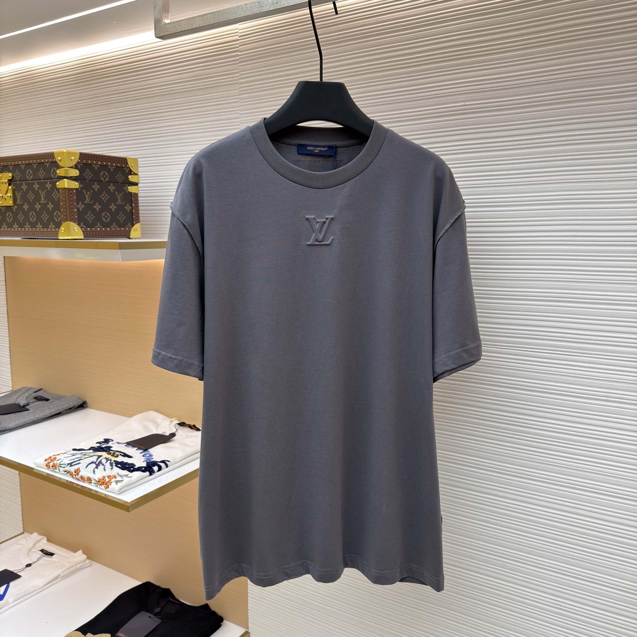 Louis Vuitton Embossed LV T-Shirt   1AGIJ2 - DopestKickz