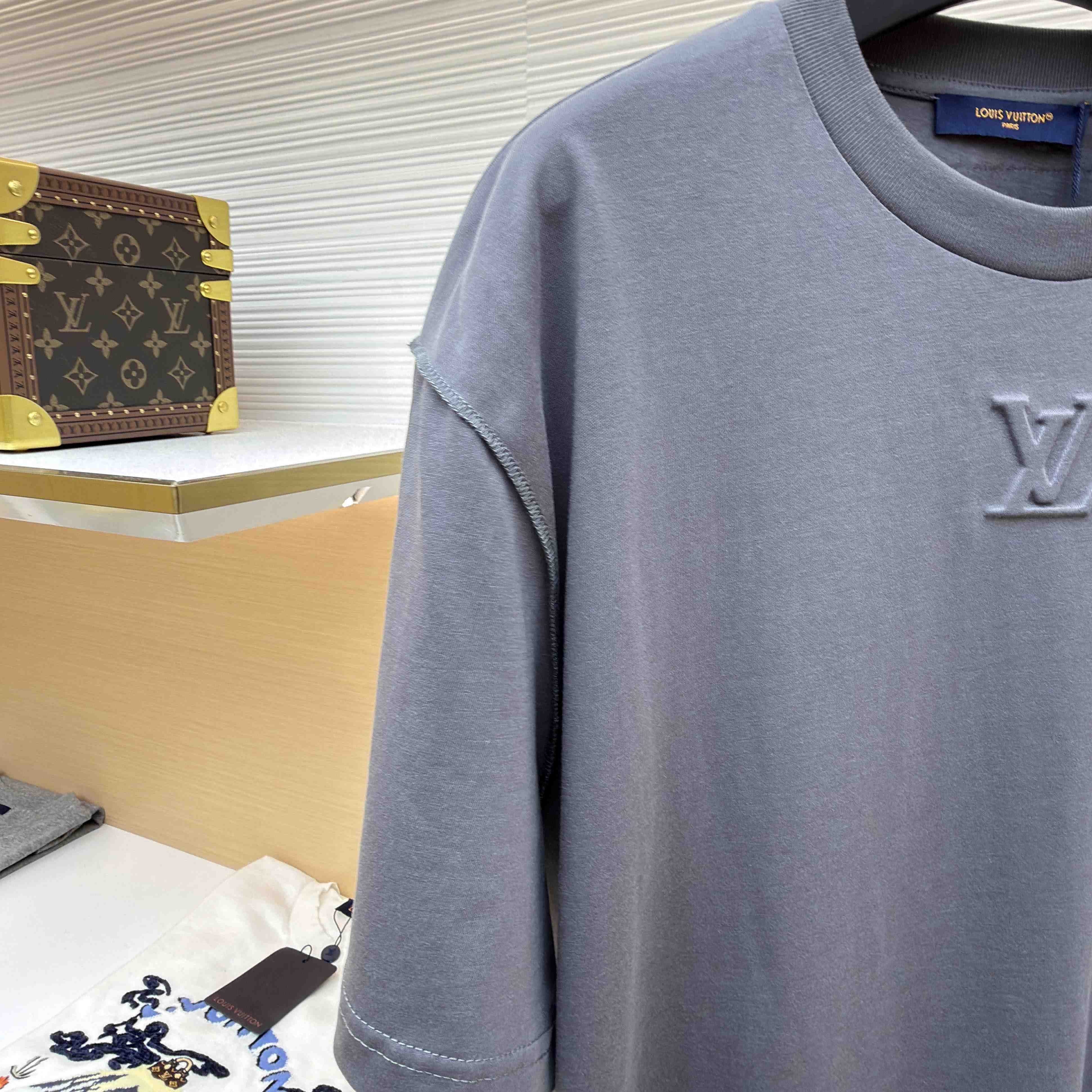 Louis Vuitton Embossed LV T-Shirt   1AGIJ2 - DopestKickz