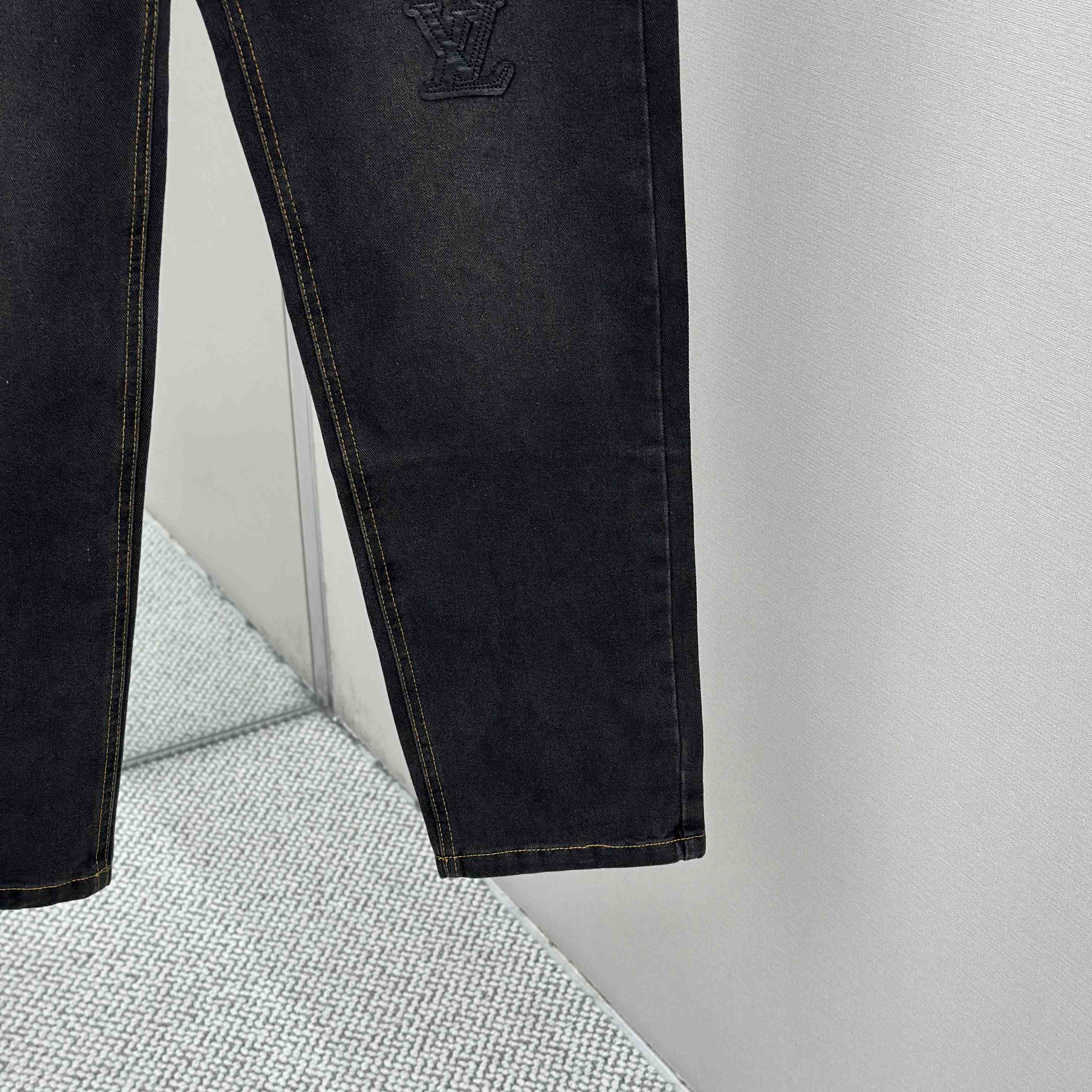 Louis Vuitton Jeans - DopestKickz