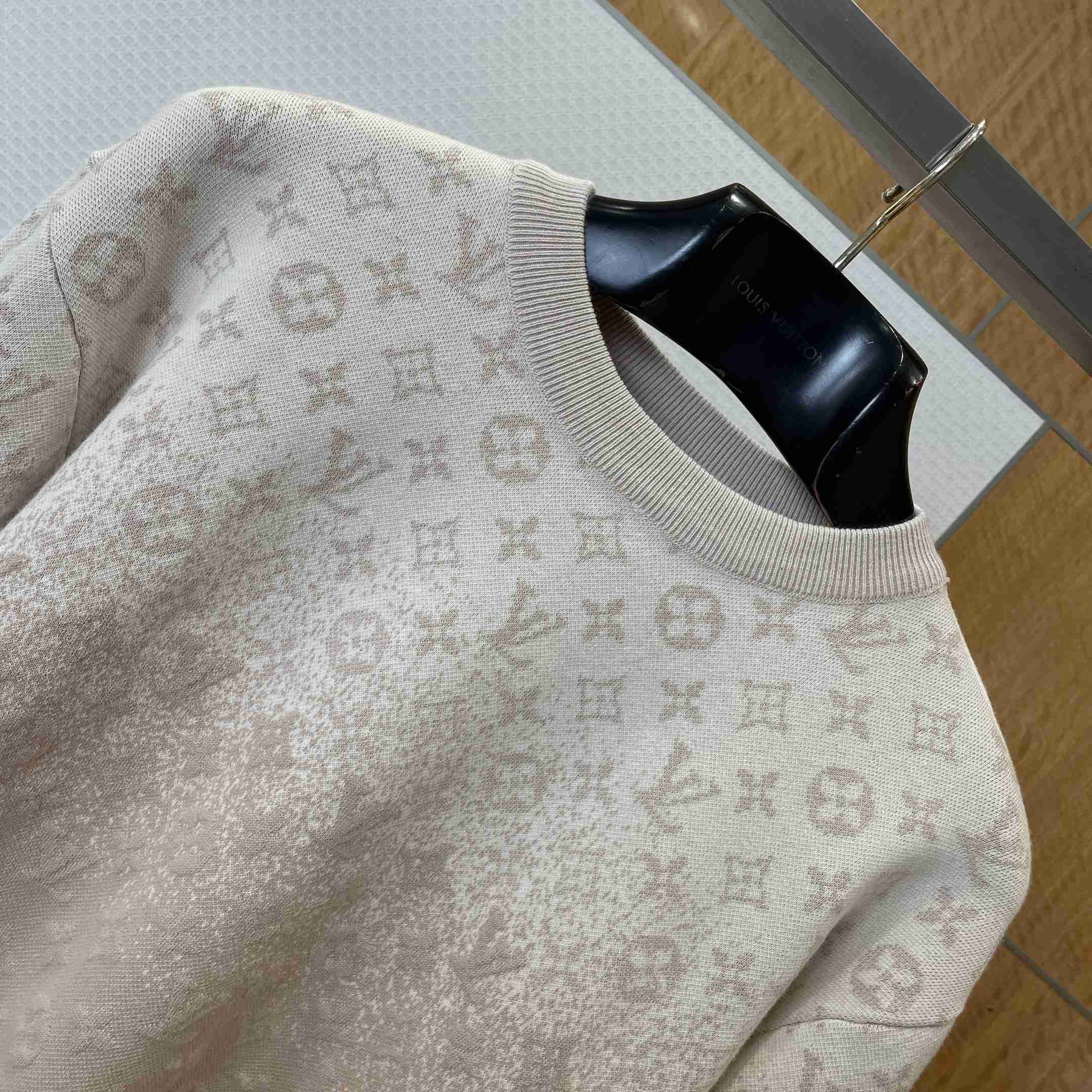 Louis Vuitton Monogram Long-Sleeved Crewneck 1AJTXA - DopestKickz