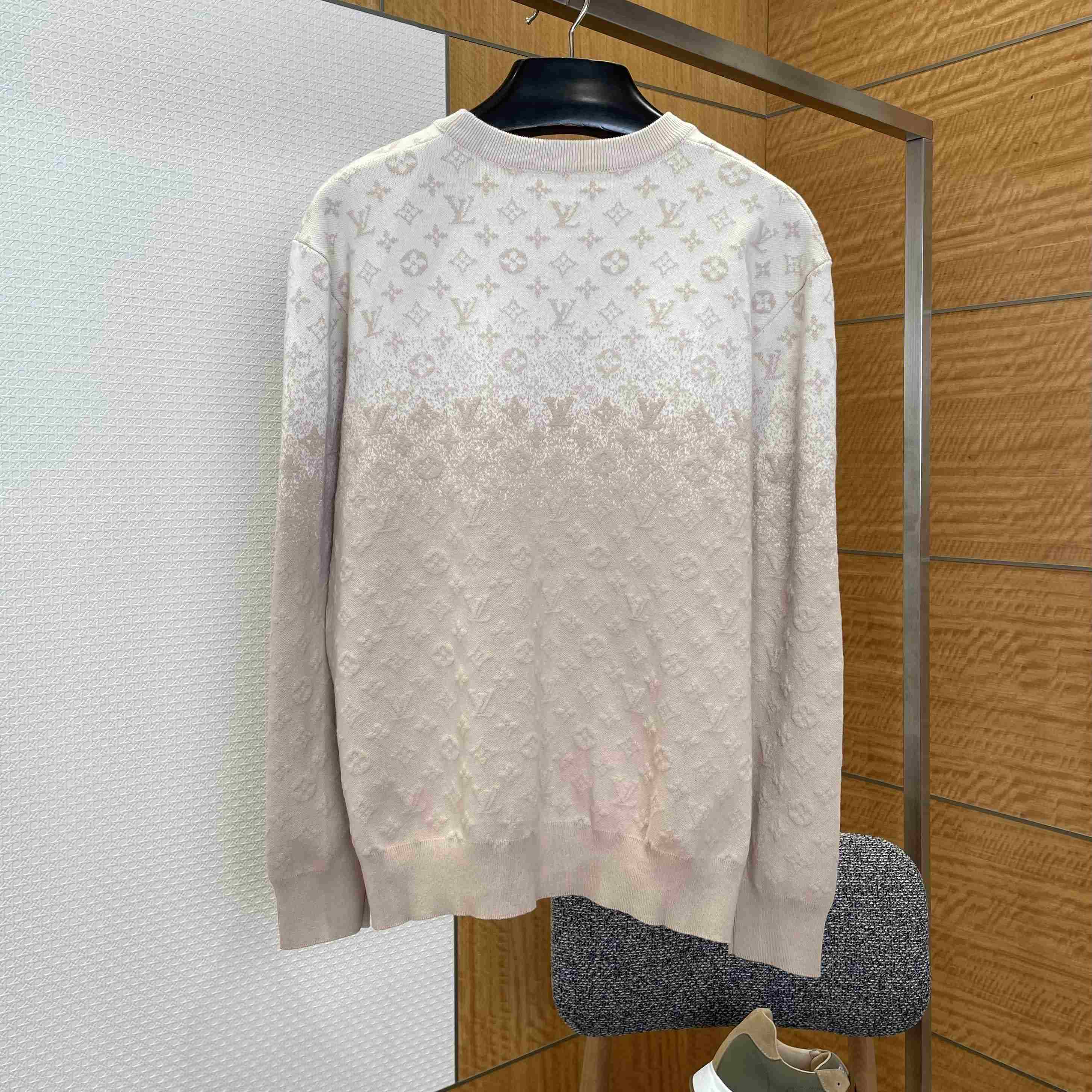 Louis Vuitton Monogram Long-Sleeved Crewneck 1AJTXA - DopestKickz