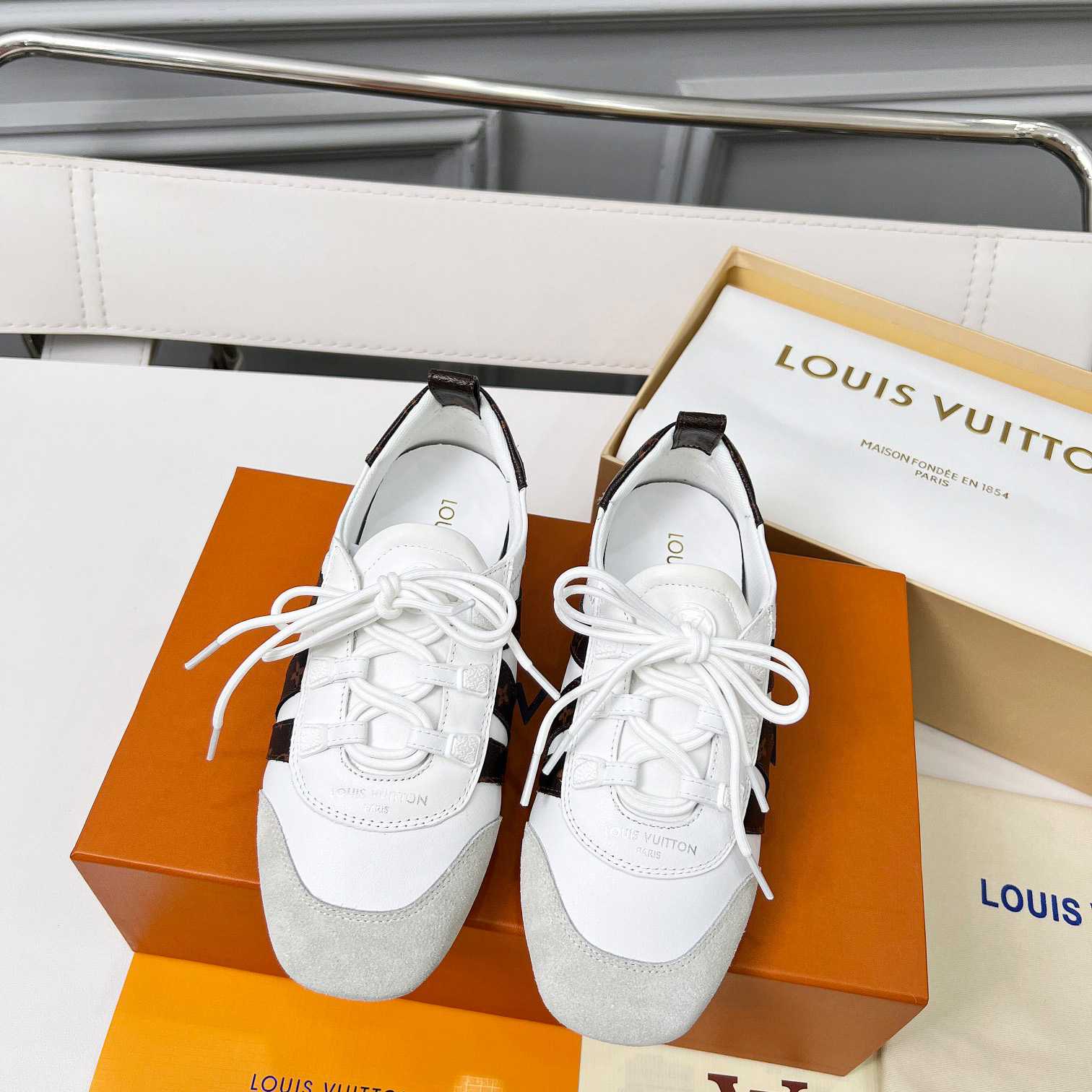 Louis Vuitton Sneakerina 1AHNC6 - DopestKickz