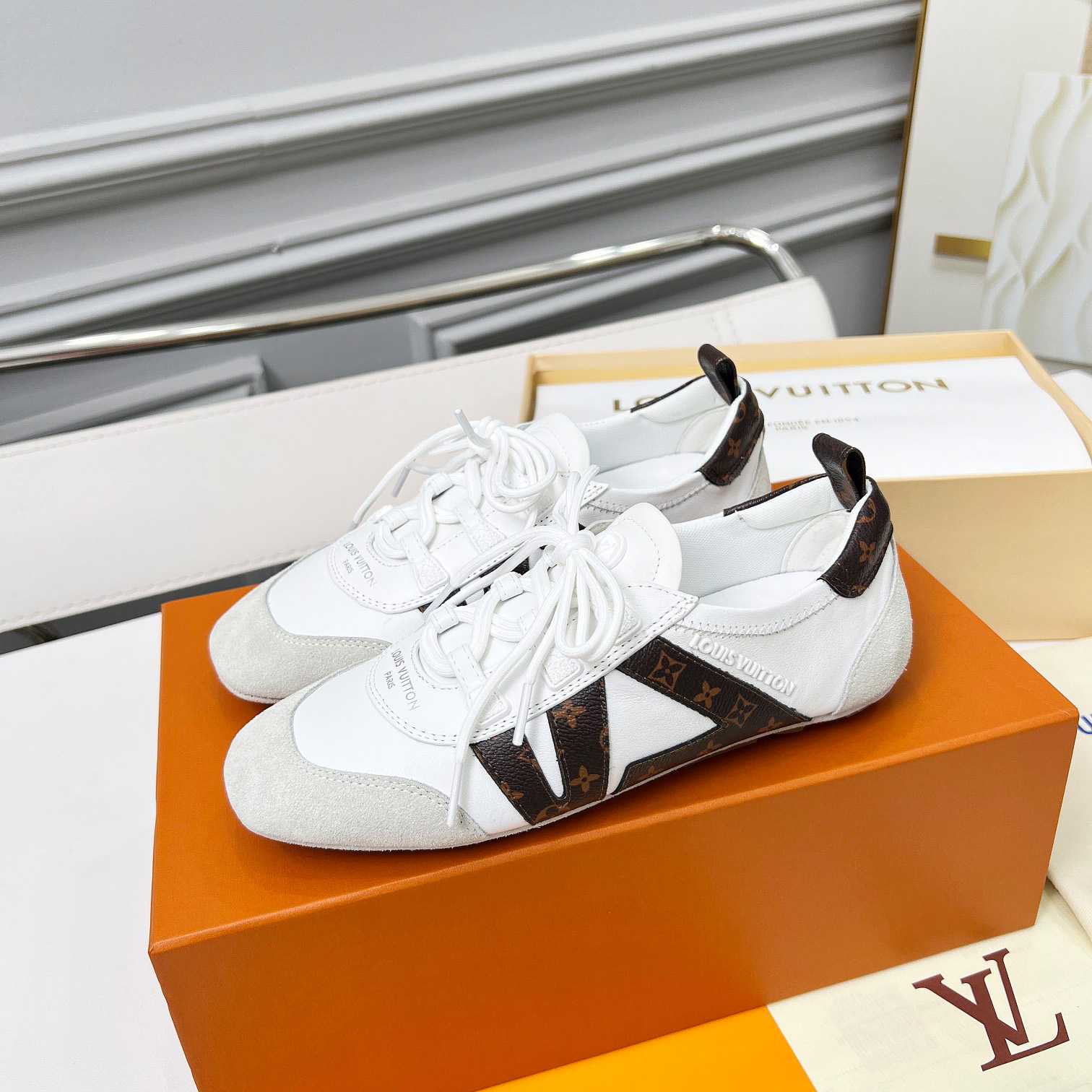 Louis Vuitton Sneakerina 1AHNC6 - DopestKickz