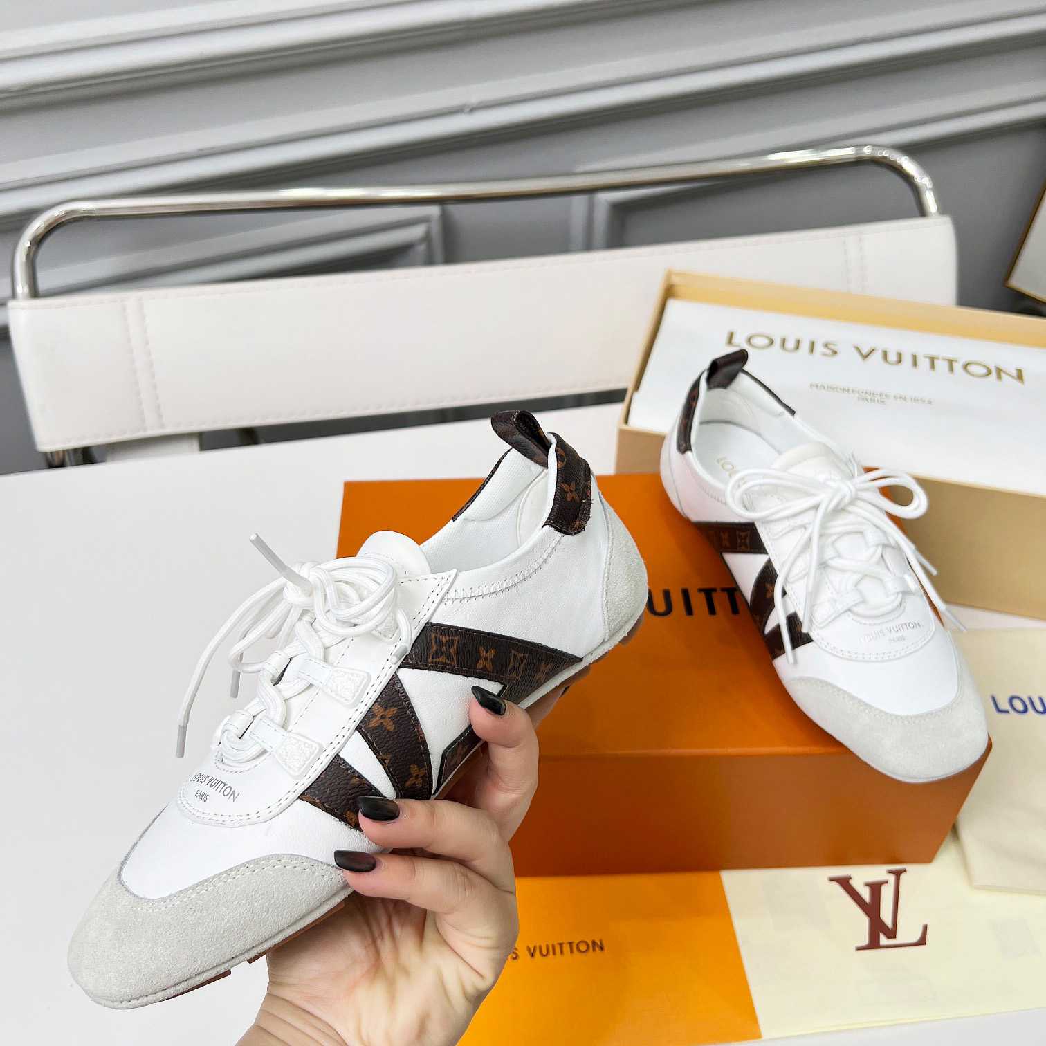 Louis Vuitton Sneakerina 1AHNC6 - DopestKickz