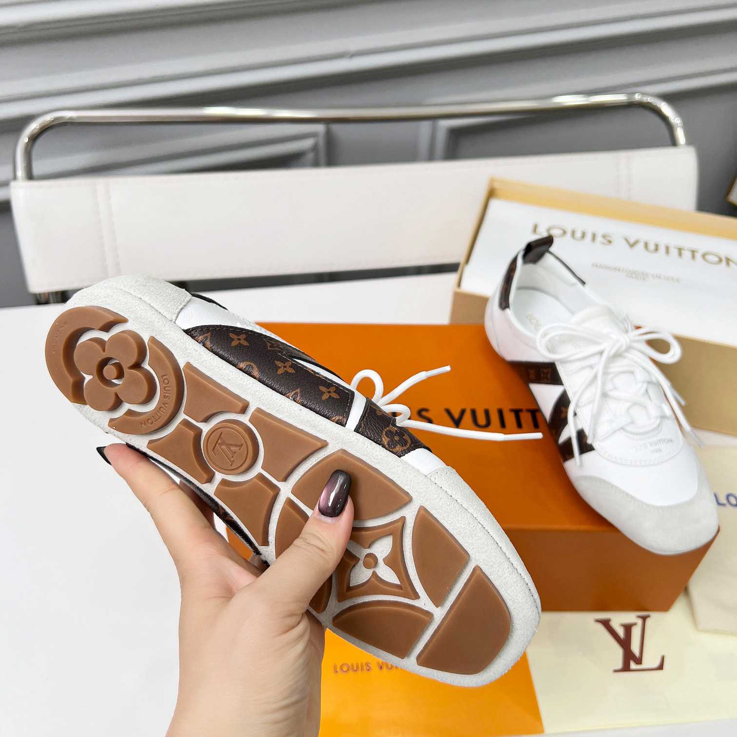 Louis Vuitton Sneakerina 1AHNC6 - DopestKickz