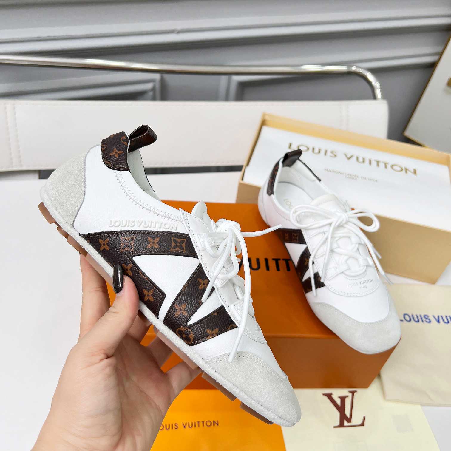 Louis Vuitton Sneakerina 1AHNC6 - DopestKickz