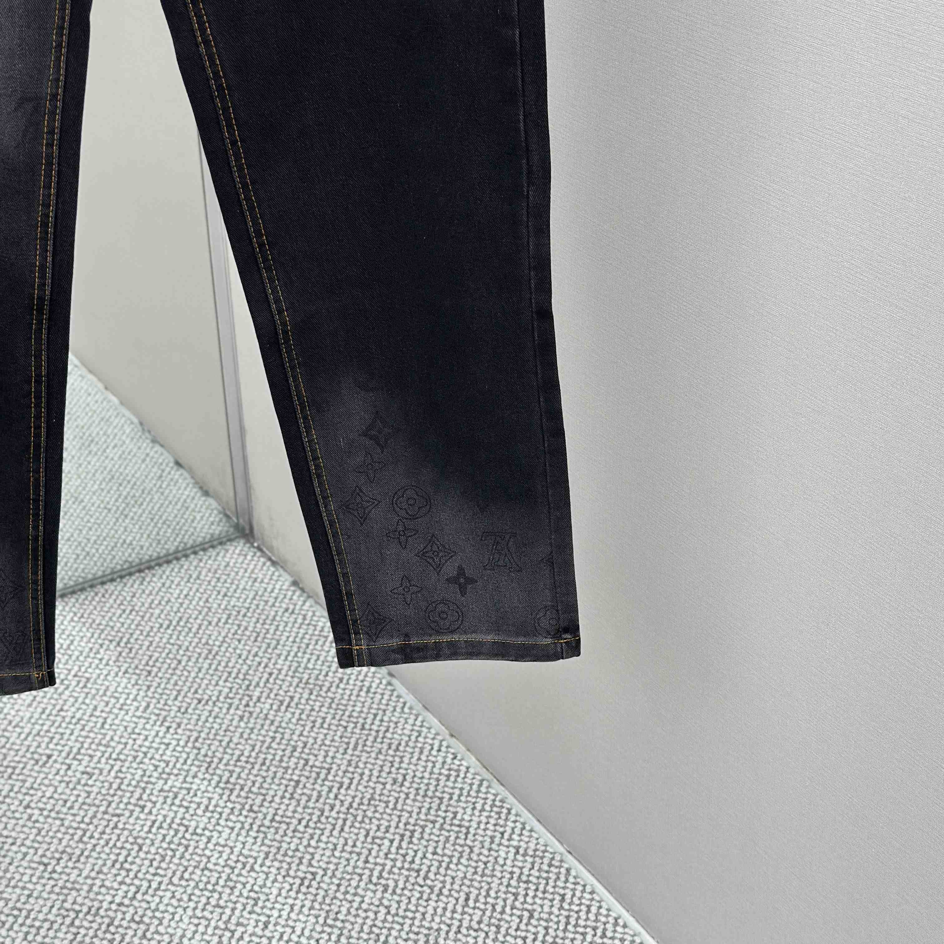 Louis Vuitton Jeans - DopestKickz