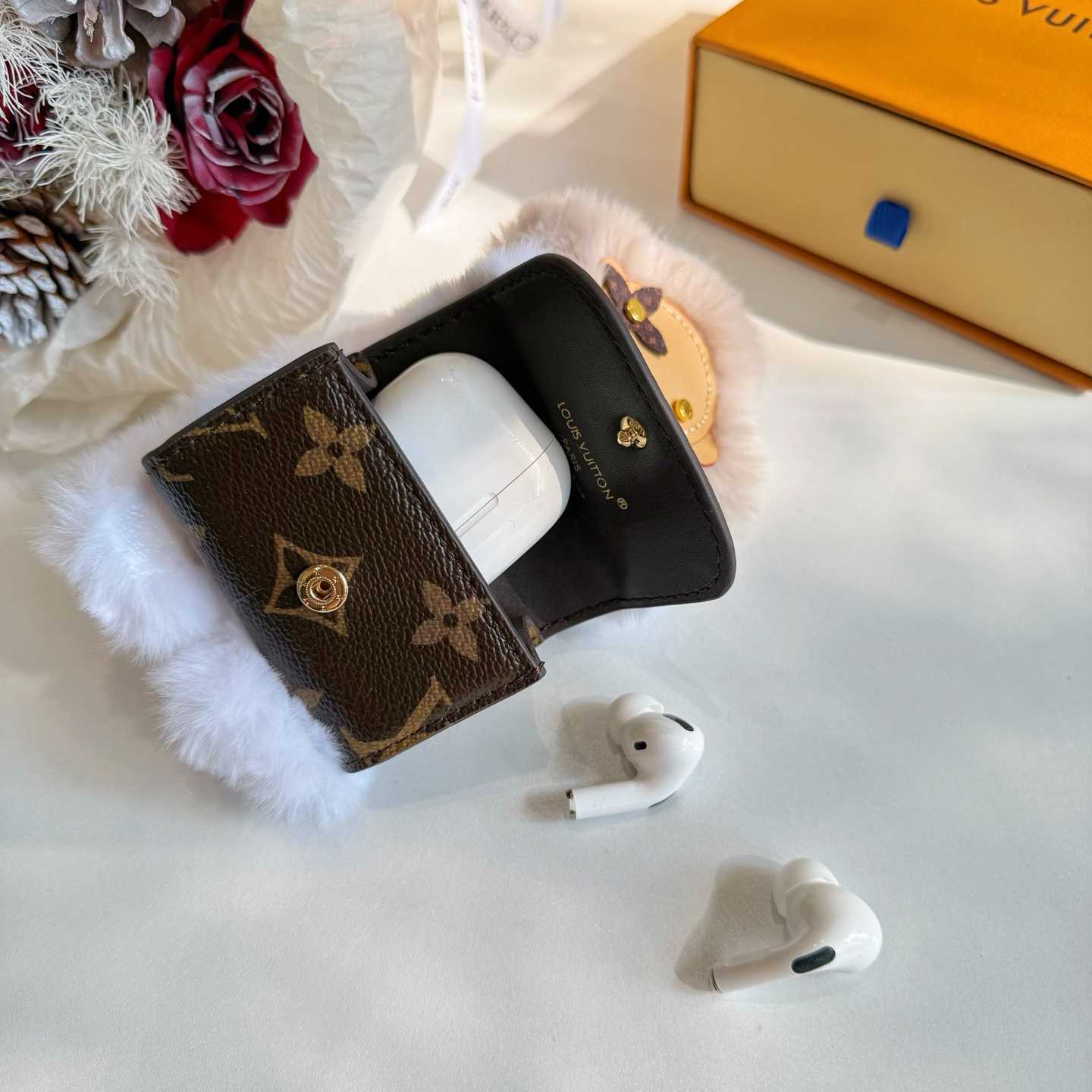 Louis Vuitton Vivienne Bag Charm S00 - DopestKickz