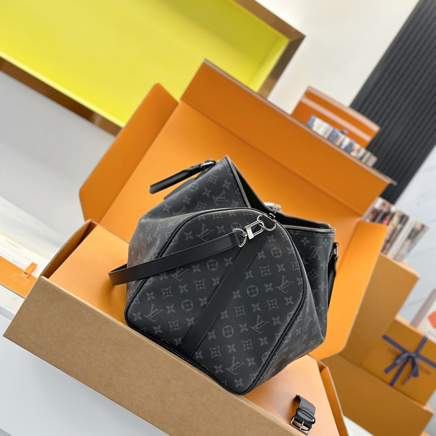 Louis Vuitton Keepall Bandoulière 55 Mon Monogram P01951 - DopestKickz