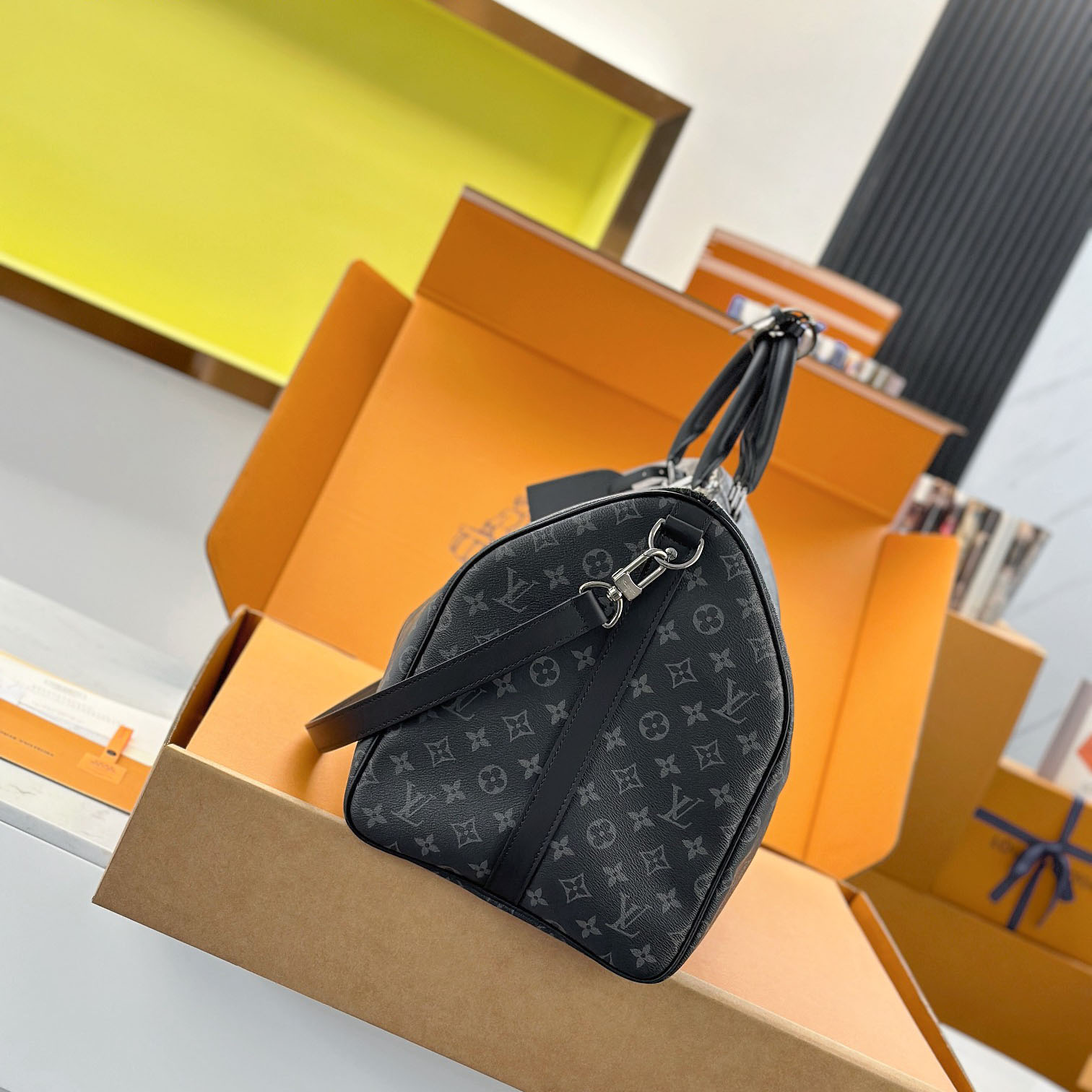 Louis Vuitton Keepall Bandoulière 55 Mon Monogram P01951 - DopestKickz