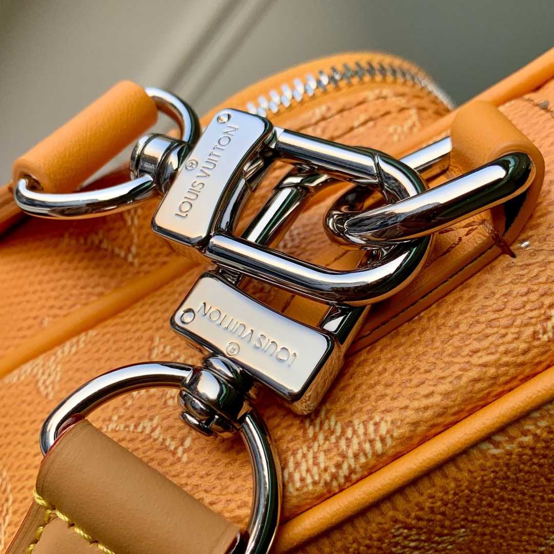 Louis Vuitton Nil Monogram    M27232 - DopestKickz