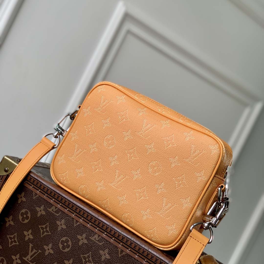 Louis Vuitton Nil Monogram    M27232 - DopestKickz