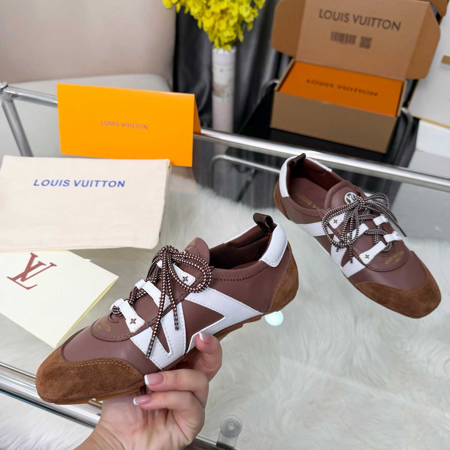 Louis Vuitton Sneakerina 1AIVMB - DopestKickz