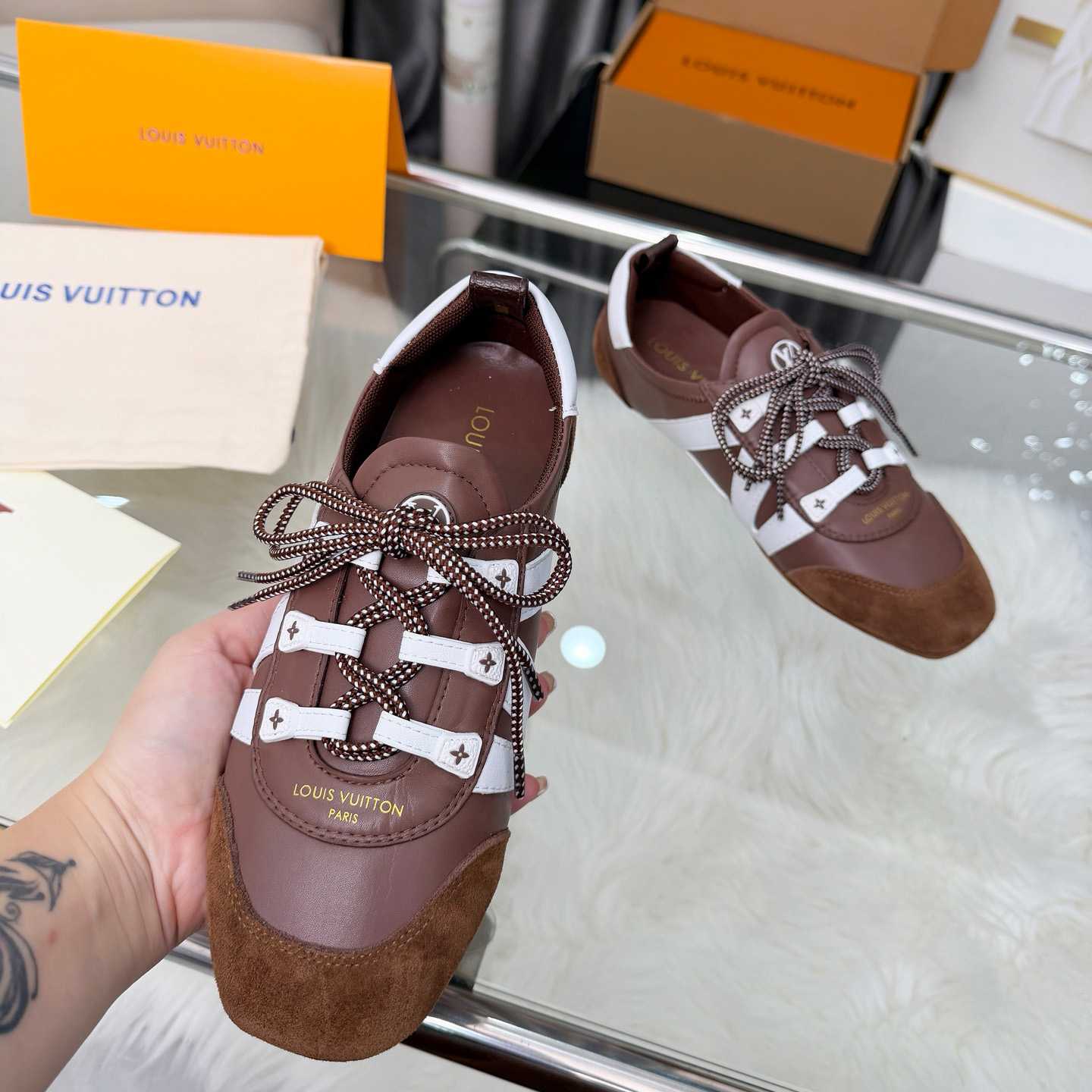 Louis Vuitton Sneakerina 1AIVMB - DopestKickz