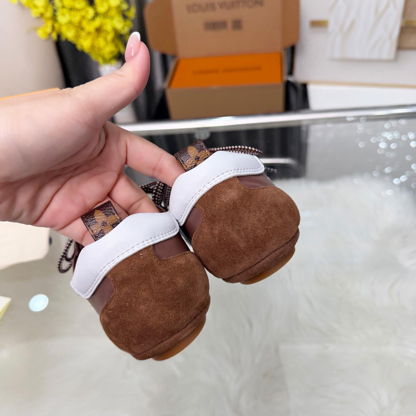 Louis Vuitton Sneakerina 1AIVMB - DopestKickz