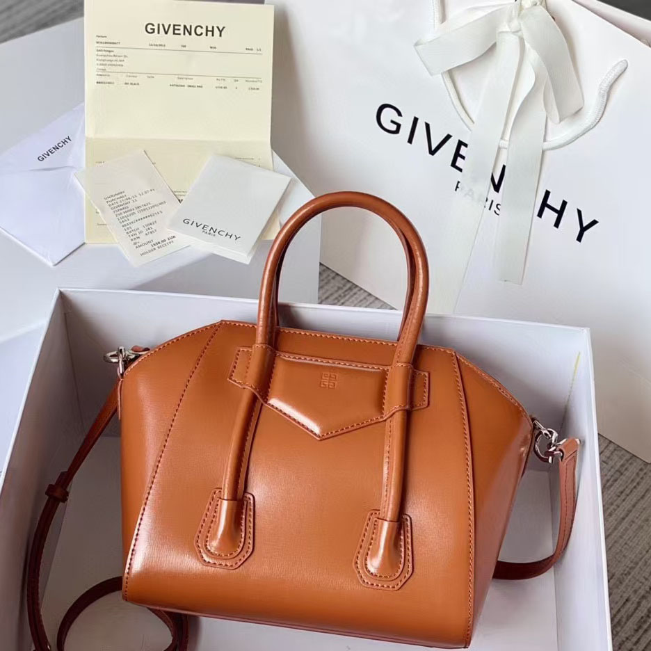 Givenchy MINI Antigona Bag    23x27x13cm - DopestKickz