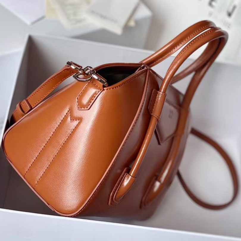 Givenchy MINI Antigona Bag    23x27x13cm - DopestKickz