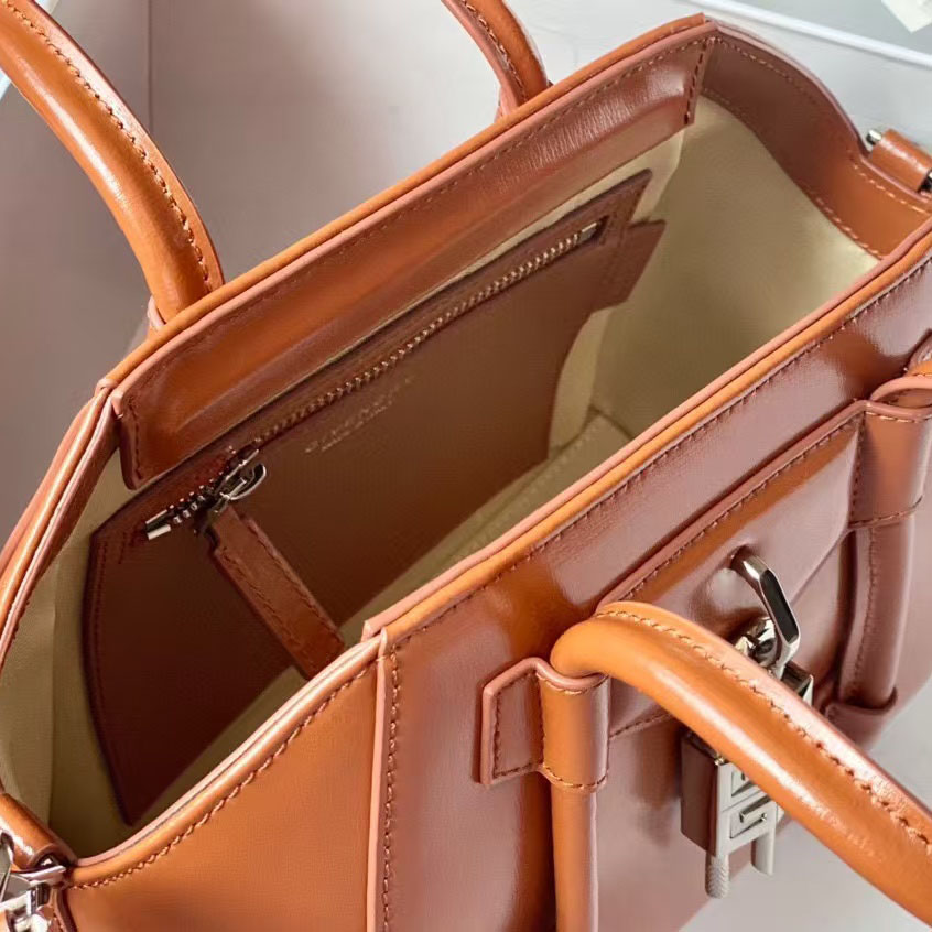 Givenchy MINI Antigona Bag    23x27x13cm - DopestKickz