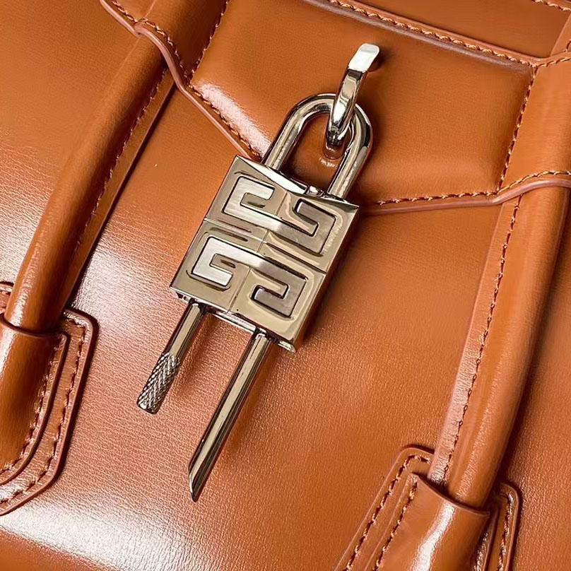 Givenchy MINI Antigona Bag    23x27x13cm - DopestKickz