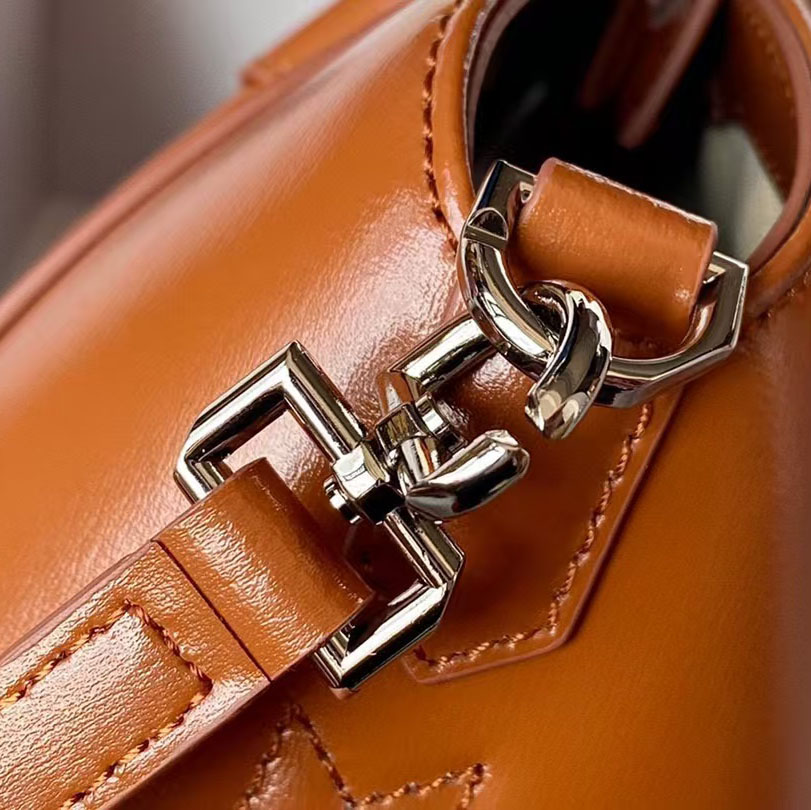 Givenchy MINI Antigona Bag    23x27x13cm - DopestKickz