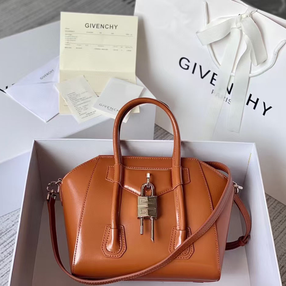 Givenchy MINI Antigona Bag    23x27x13cm - DopestKickz