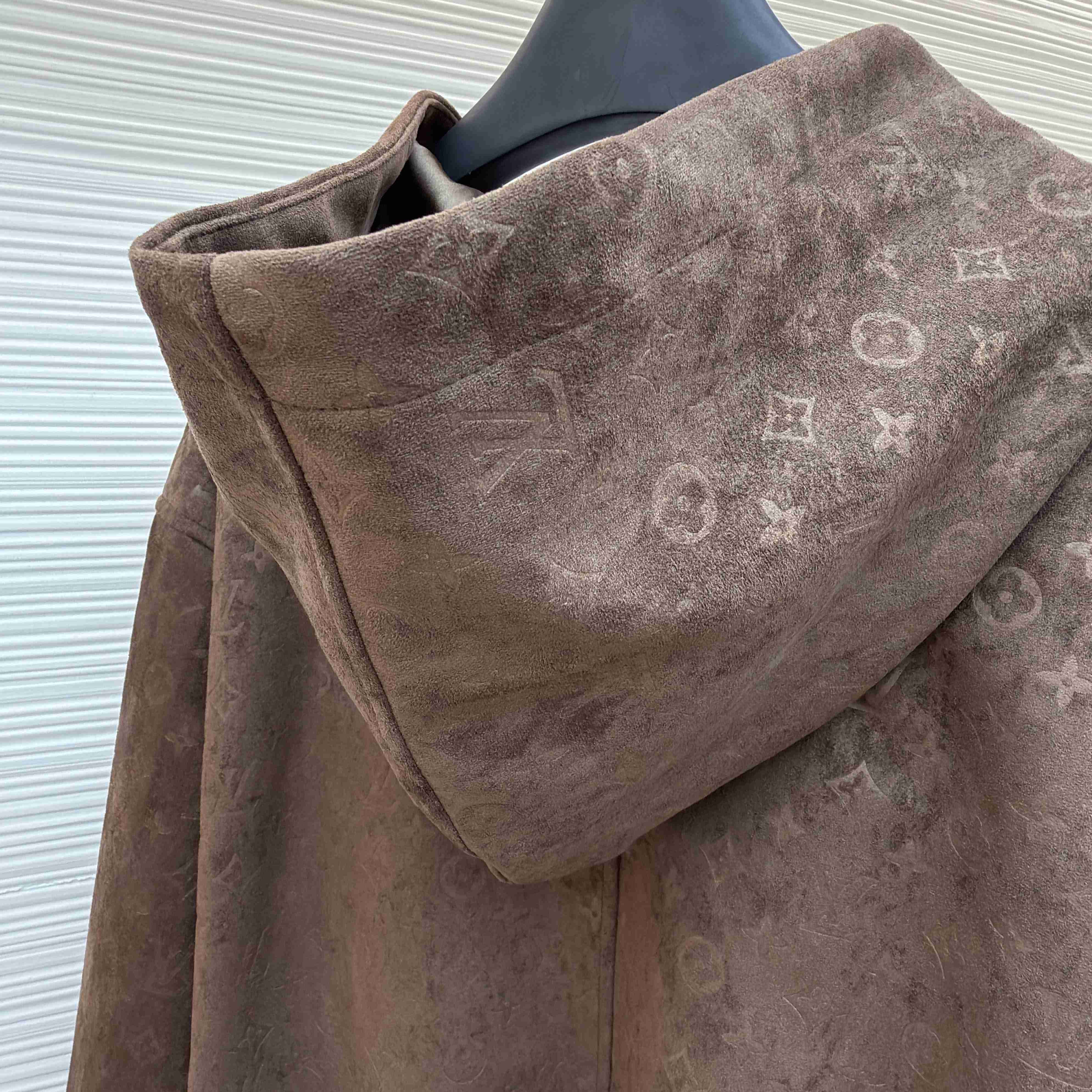 Louis Vuitton Monogram Embossed Suede Hoodie    1AJUNM - DopestKickz