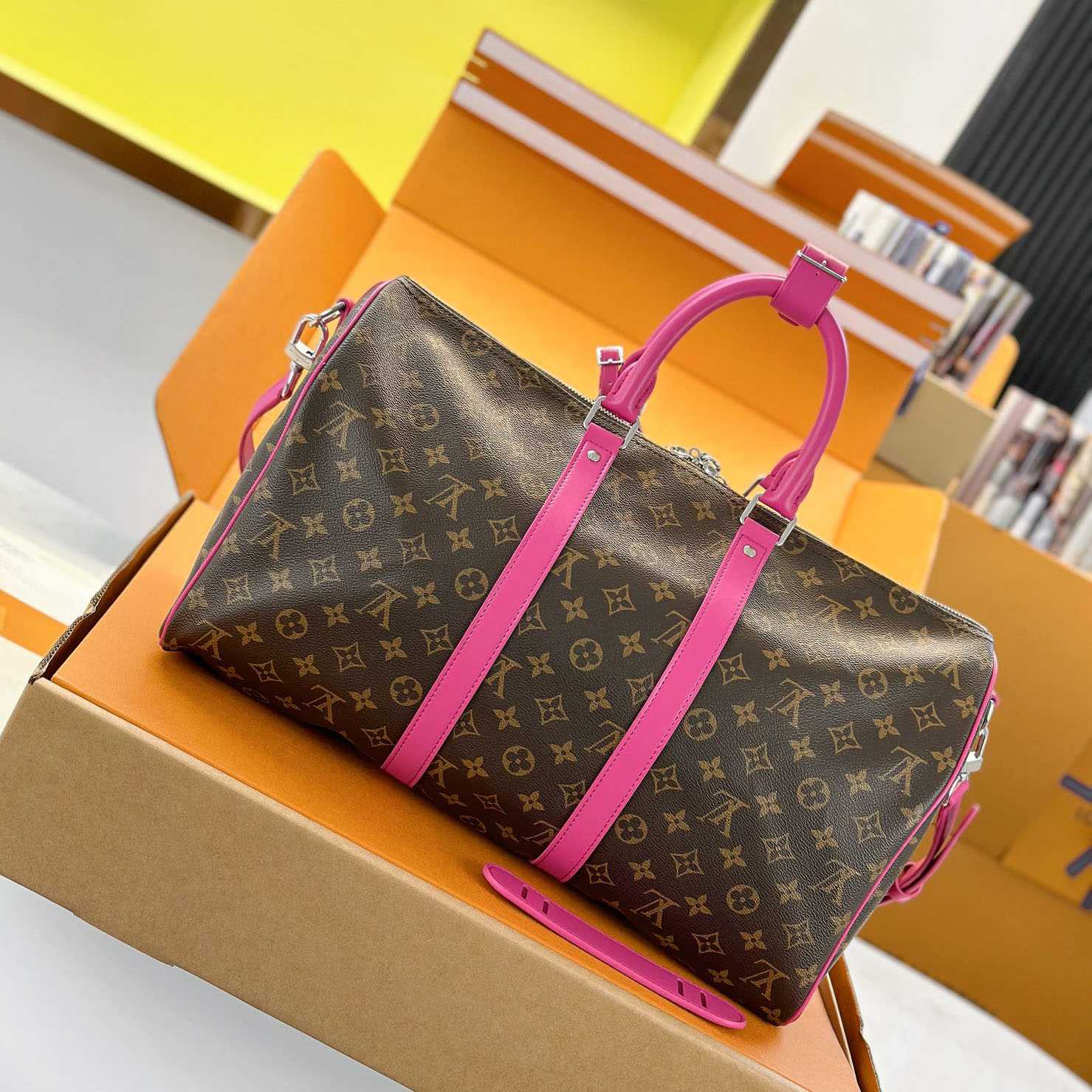 Louis Vuitton Keepall Bandoulière 45 M13807 - DopestKickz