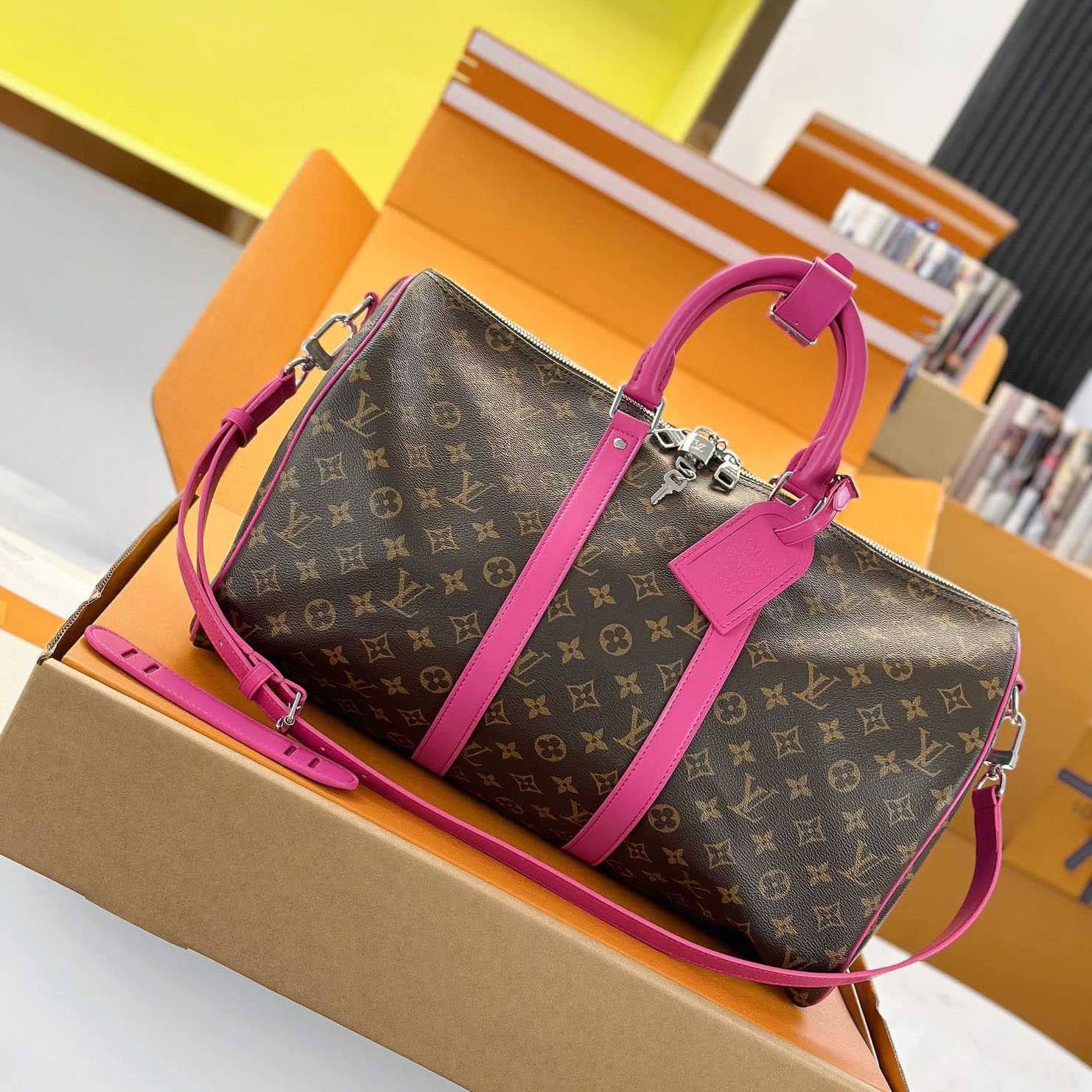 Louis Vuitton Keepall Bandoulière 45 M13807 - DopestKickz