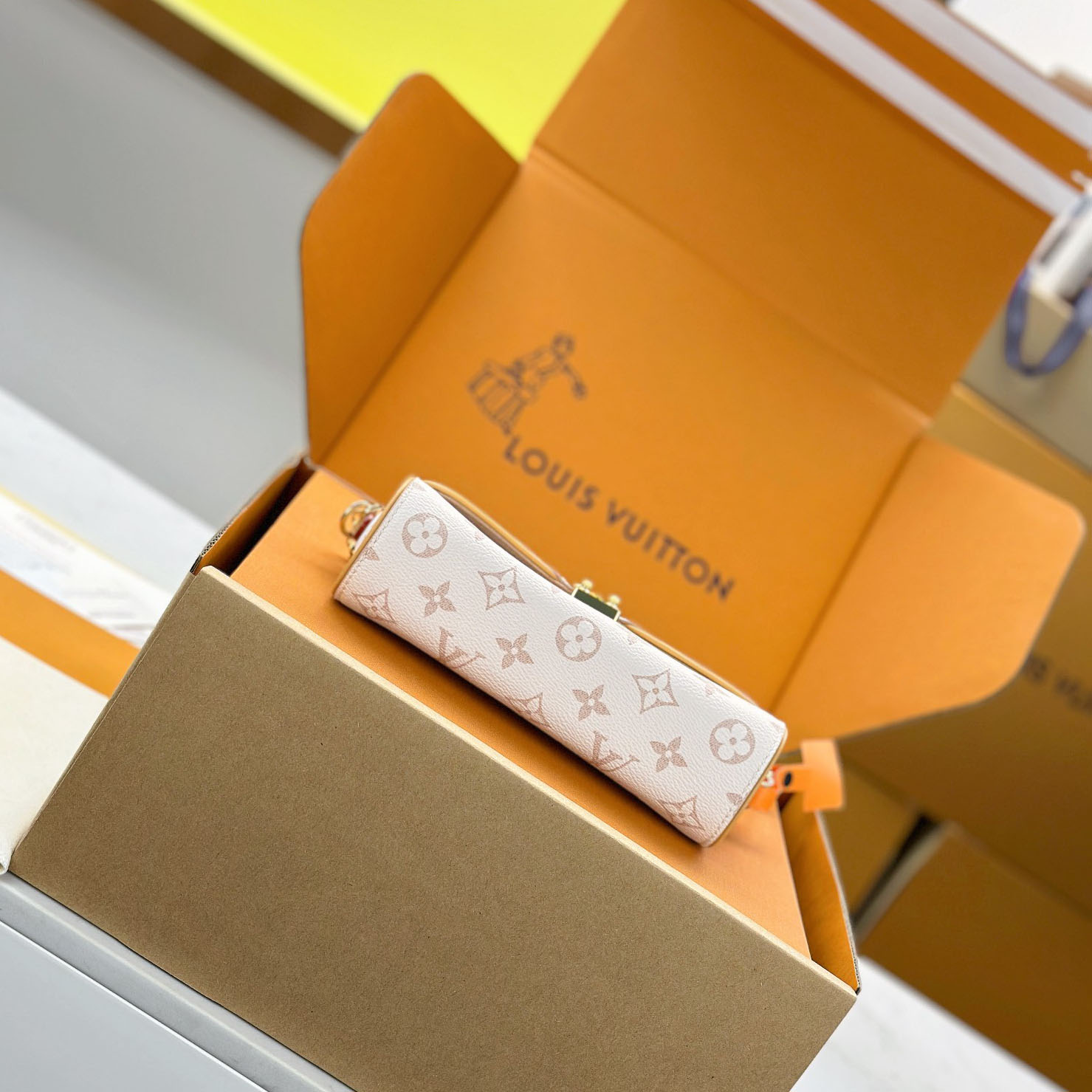  Louis Vuitton  Pochette Camille M26583 - DopestKickz