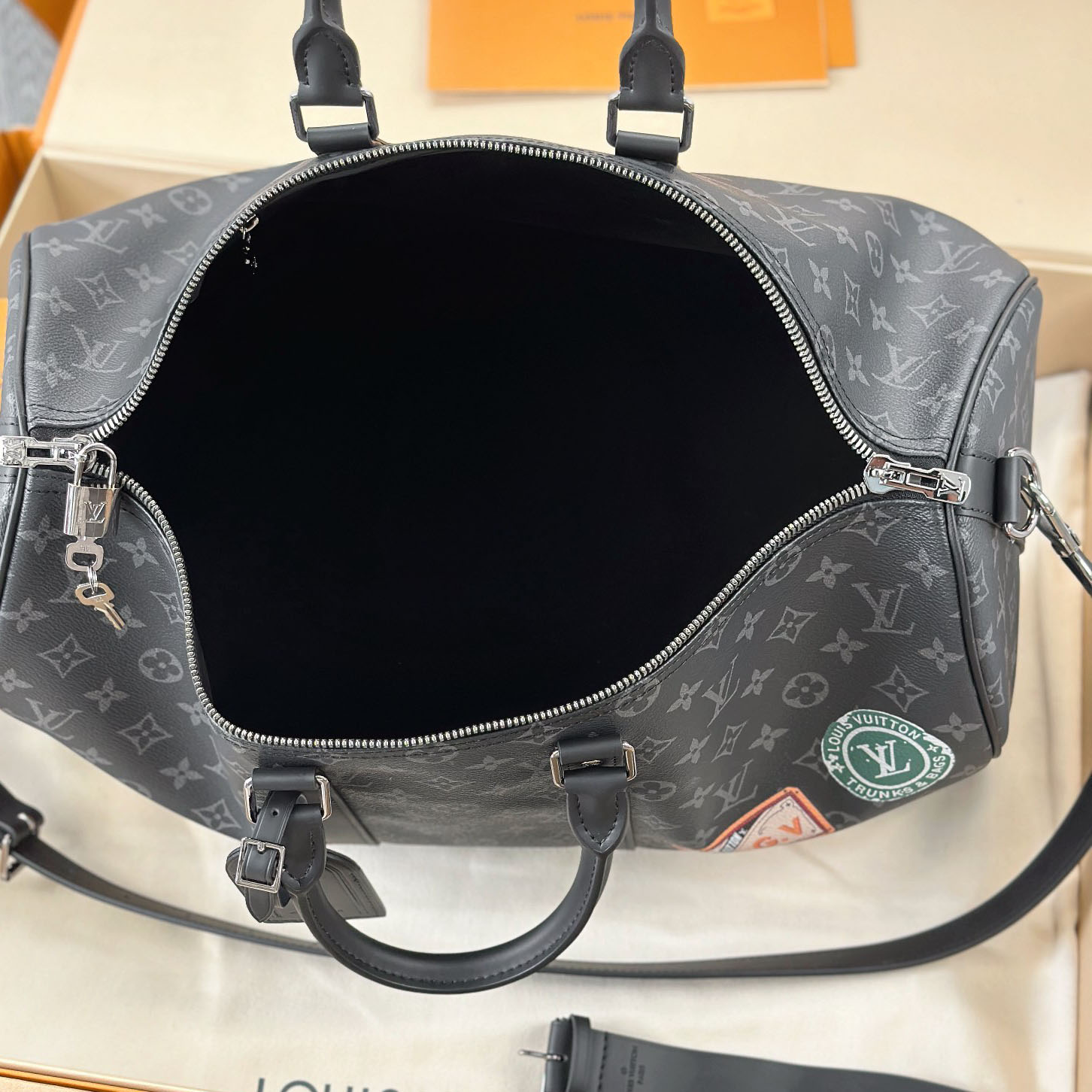 Louis VuittonKeepall Bandoulière 45 Mon Monogram P01949 - DopestKickz