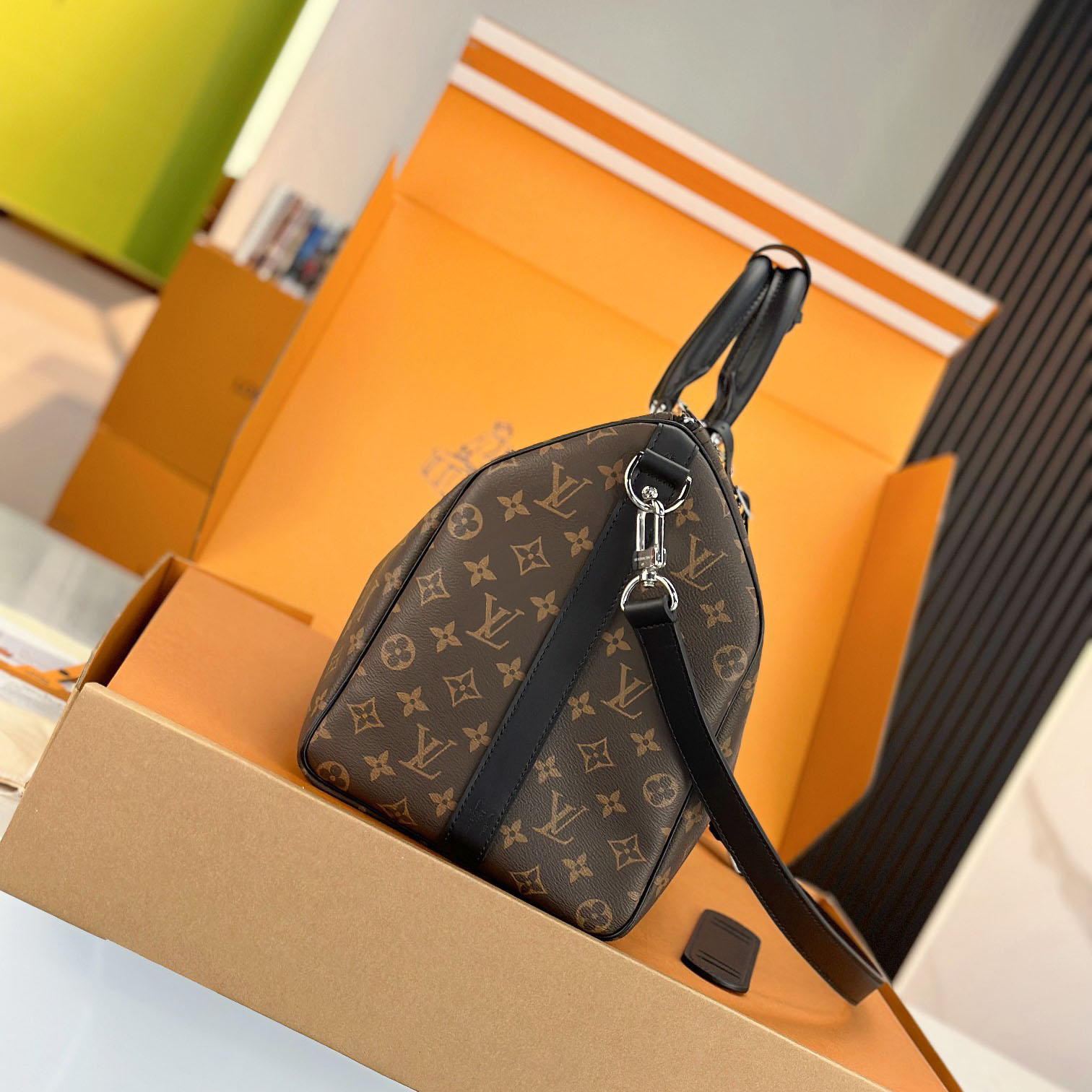 Louis Vuitton Keepall Bandoulière 45 M56711 - DopestKickz