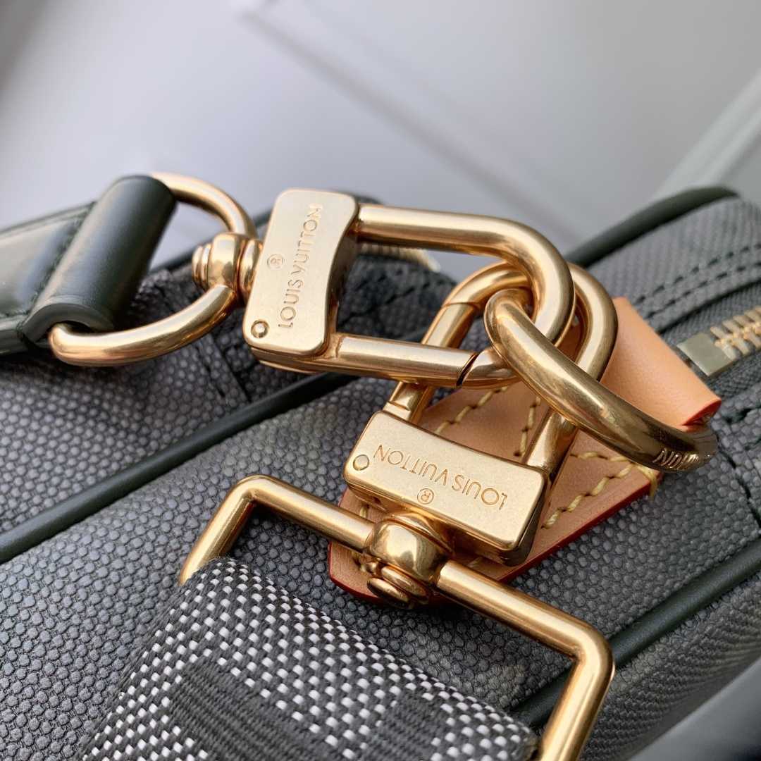 Louis Vuitton Nil Messenger Damoflage   M14988 - DopestKickz