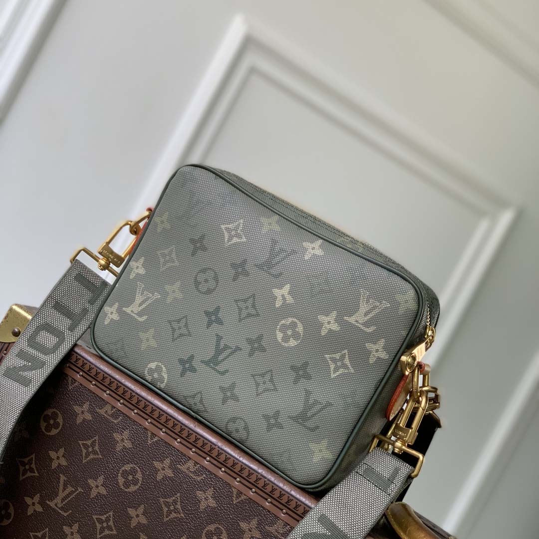 Louis Vuitton Nil Messenger Damoflage   M14988 - DopestKickz