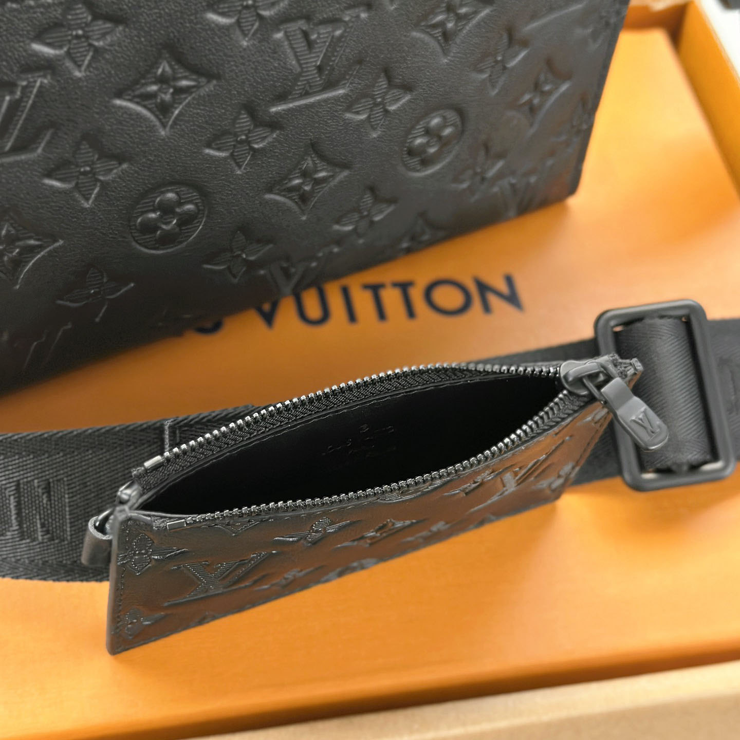 Louis Vuitton Gaston Wearable Wallet  M81115 - DopestKickz