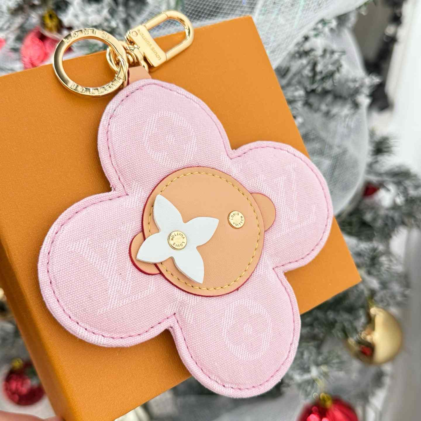 Louis Vuitton LV x TM Vivienne Head Bag Charm   M03823 - DopestKickz