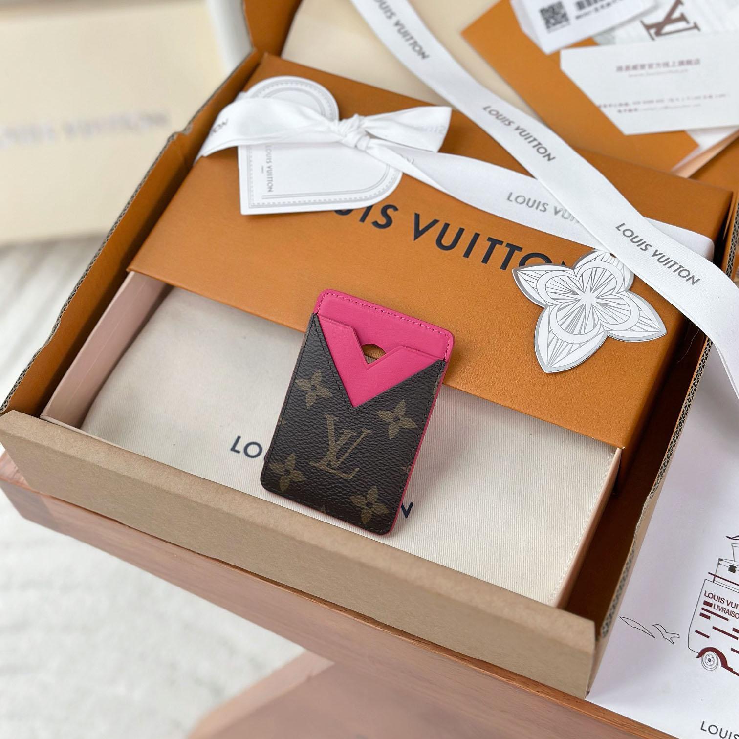 Louis Vuitton Magnetic Card Holder M12851 - DopestKickz