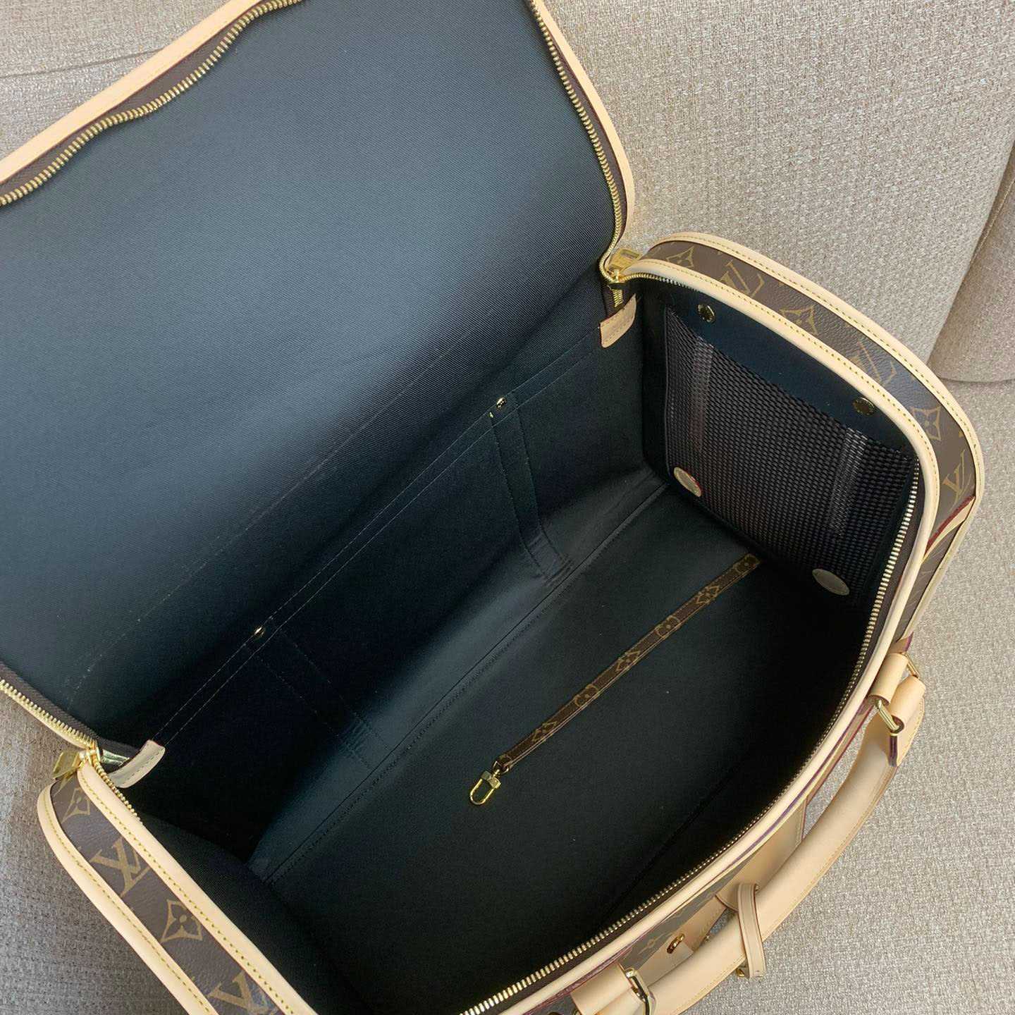 Louis Vuitton Dog Bag M45662 - DopestKickz