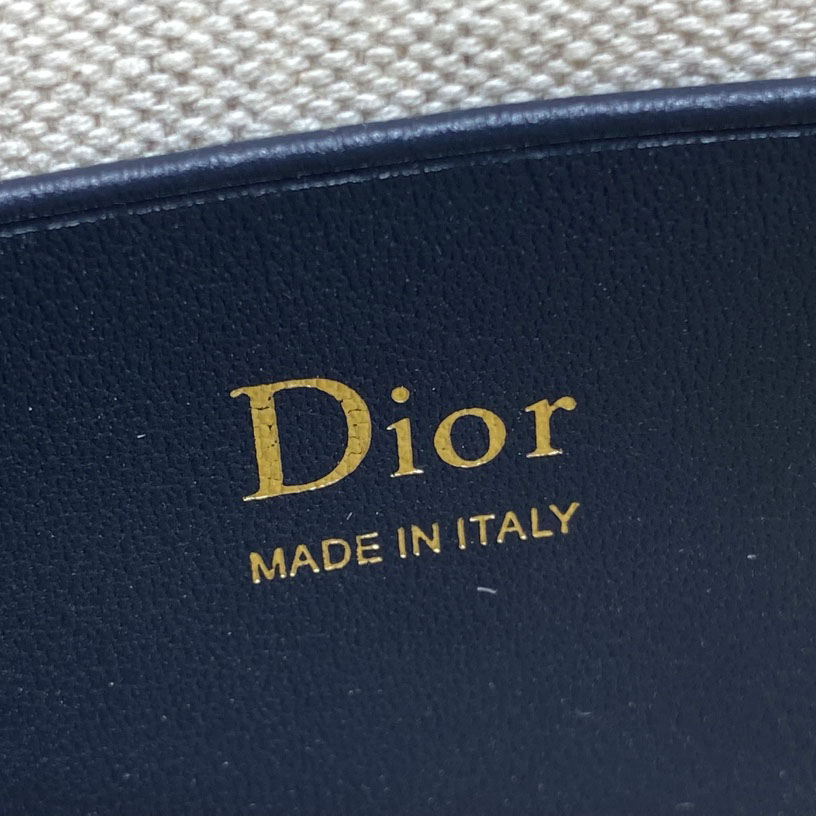 Dior Oblique Bow Pouch with Chain - DopestKickz
