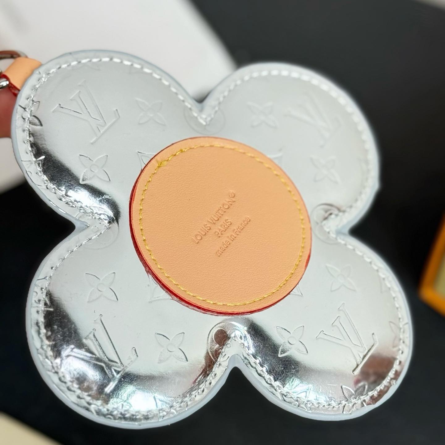 Louis Vuitton Vivienne Head Mng Mirror Key Holder   M03280 - DopestKickz