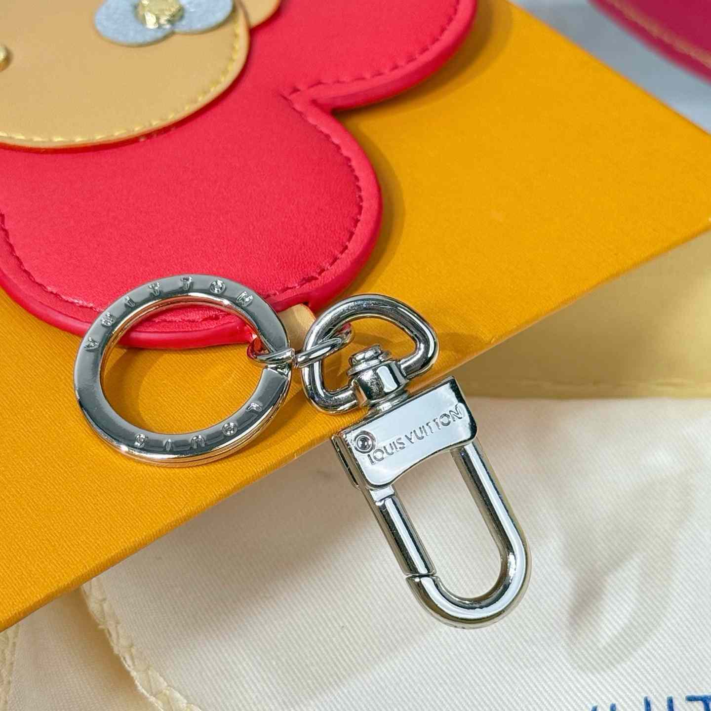 Louis Vuitton 57th Street NYC Vivienne I LV NY Bag Charm   M03661 - DopestKickz