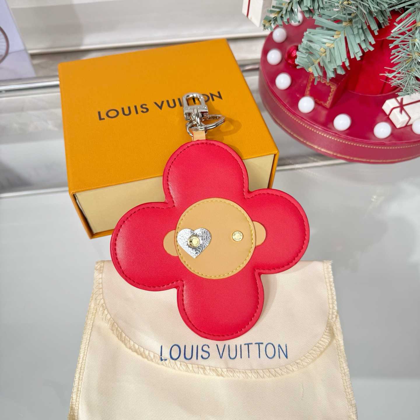 Louis Vuitton 57th Street NYC Vivienne I LV NY Bag Charm   M03661 - DopestKickz