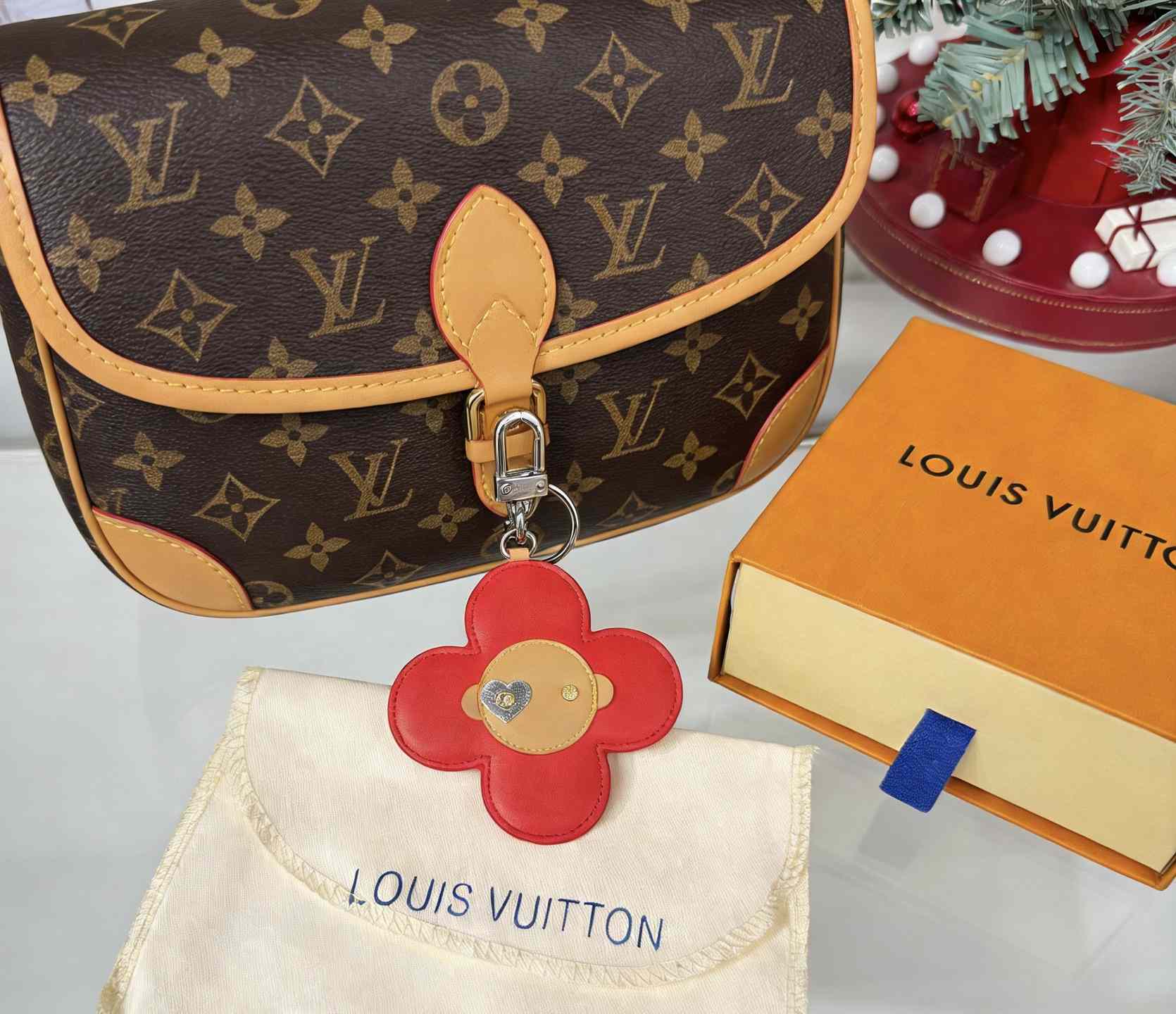 Louis Vuitton 57th Street NYC Vivienne I LV NY Bag Charm   M03661 - DopestKickz