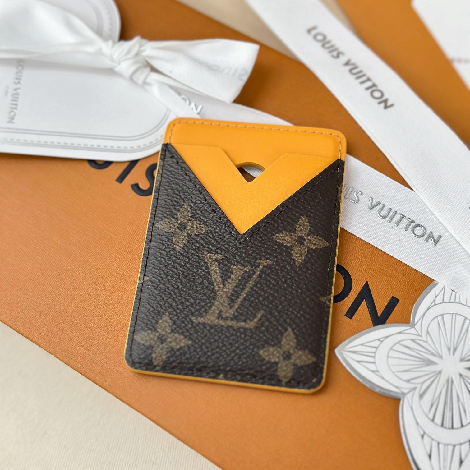 Louis Vuitton Magnetic Card Holder M12853 - DopestKickz