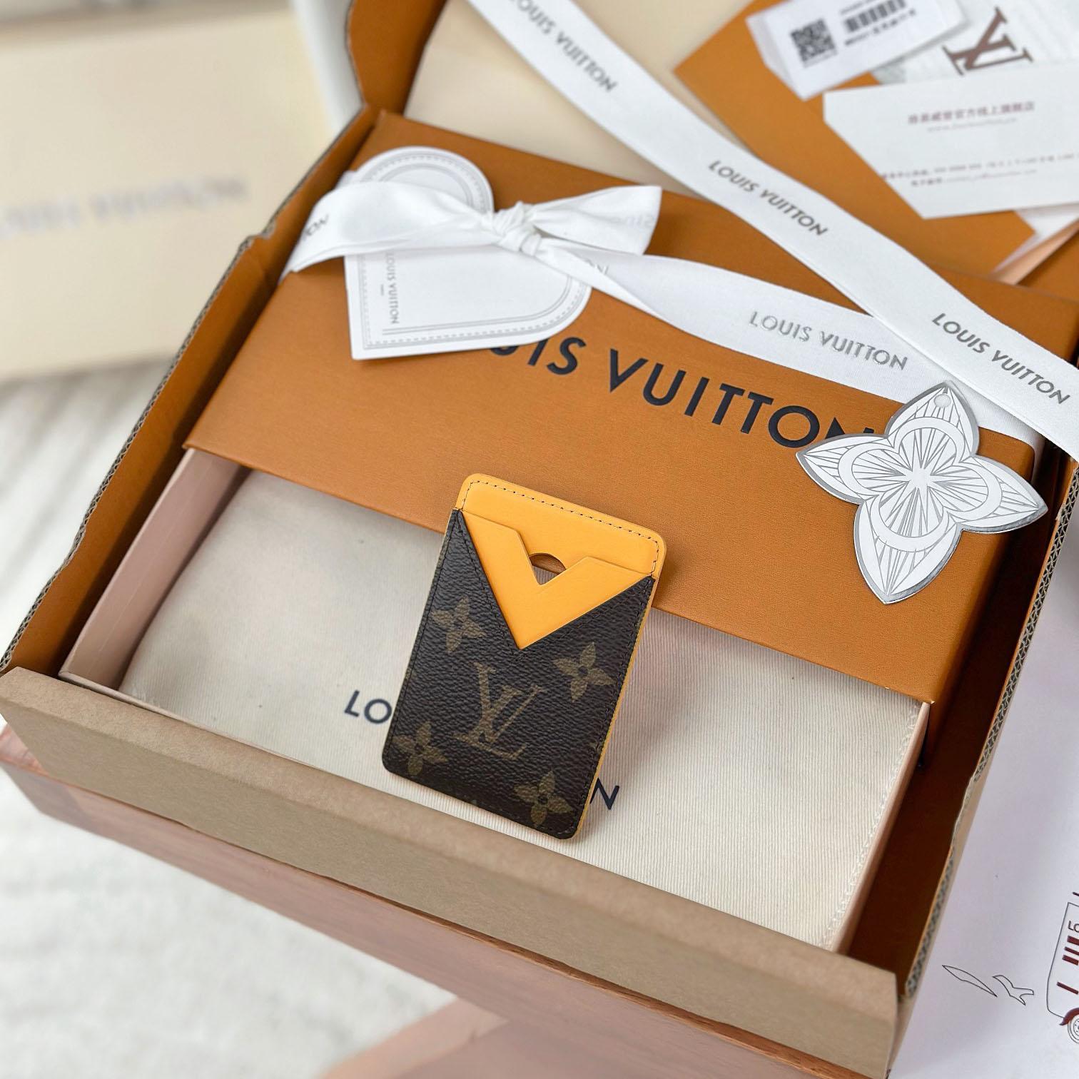 Louis Vuitton Magnetic Card Holder M12853 - DopestKickz